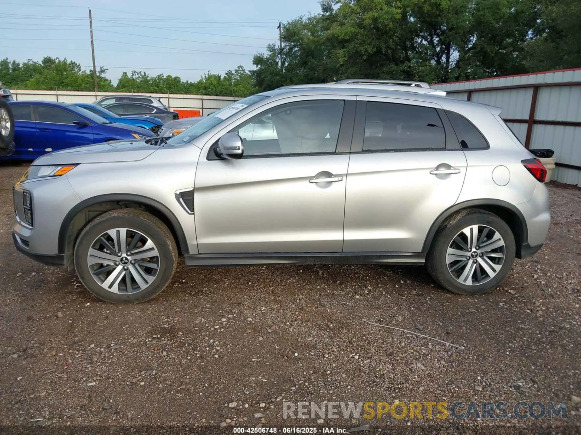 14 fotografías del automóvil dañado JA4ARUAU8RU015154 MITSUBISHI OUTLANDER SPORT 2024