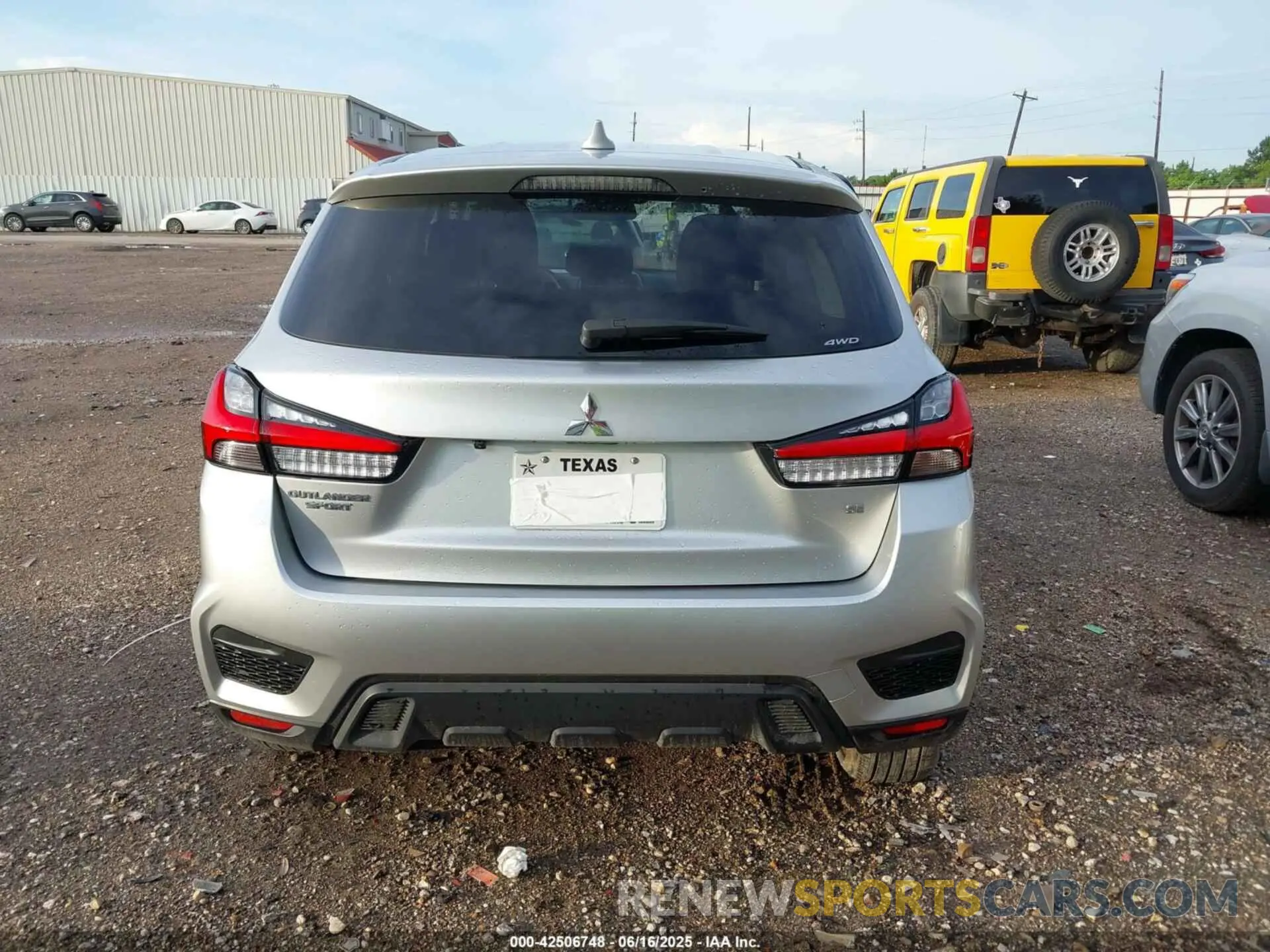 16 fotografías del automóvil dañado JA4ARUAU8RU015154 MITSUBISHI OUTLANDER SPORT 2024