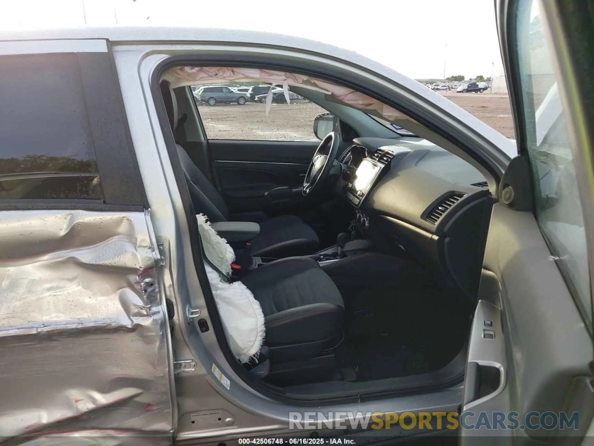 5 fotografías del automóvil dañado JA4ARUAU8RU015154 MITSUBISHI OUTLANDER SPORT 2024