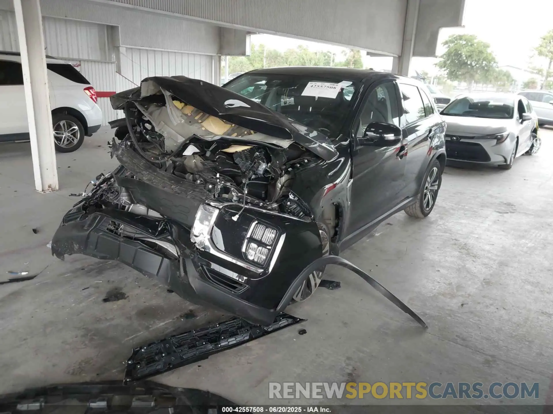 2 fotografías del automóvil dañado JA4ARUAU8RU023206 MITSUBISHI OUTLANDER SPORT 2024