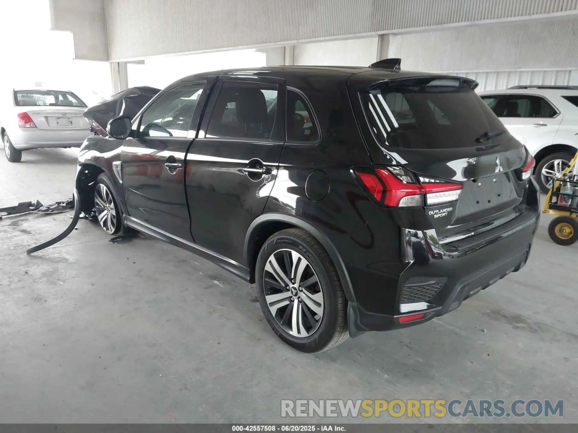 3 fotografías del automóvil dañado JA4ARUAU8RU023206 MITSUBISHI OUTLANDER SPORT 2024