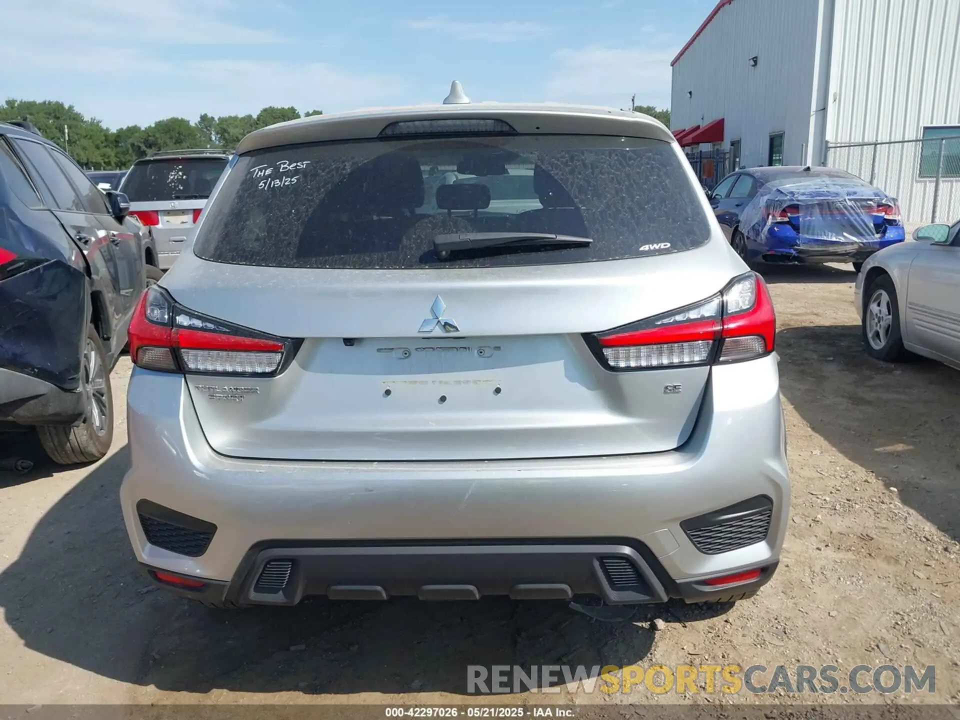 17 fotografías del automóvil dañado JA4ARUAUXRU008206 MITSUBISHI OUTLANDER SPORT 2024