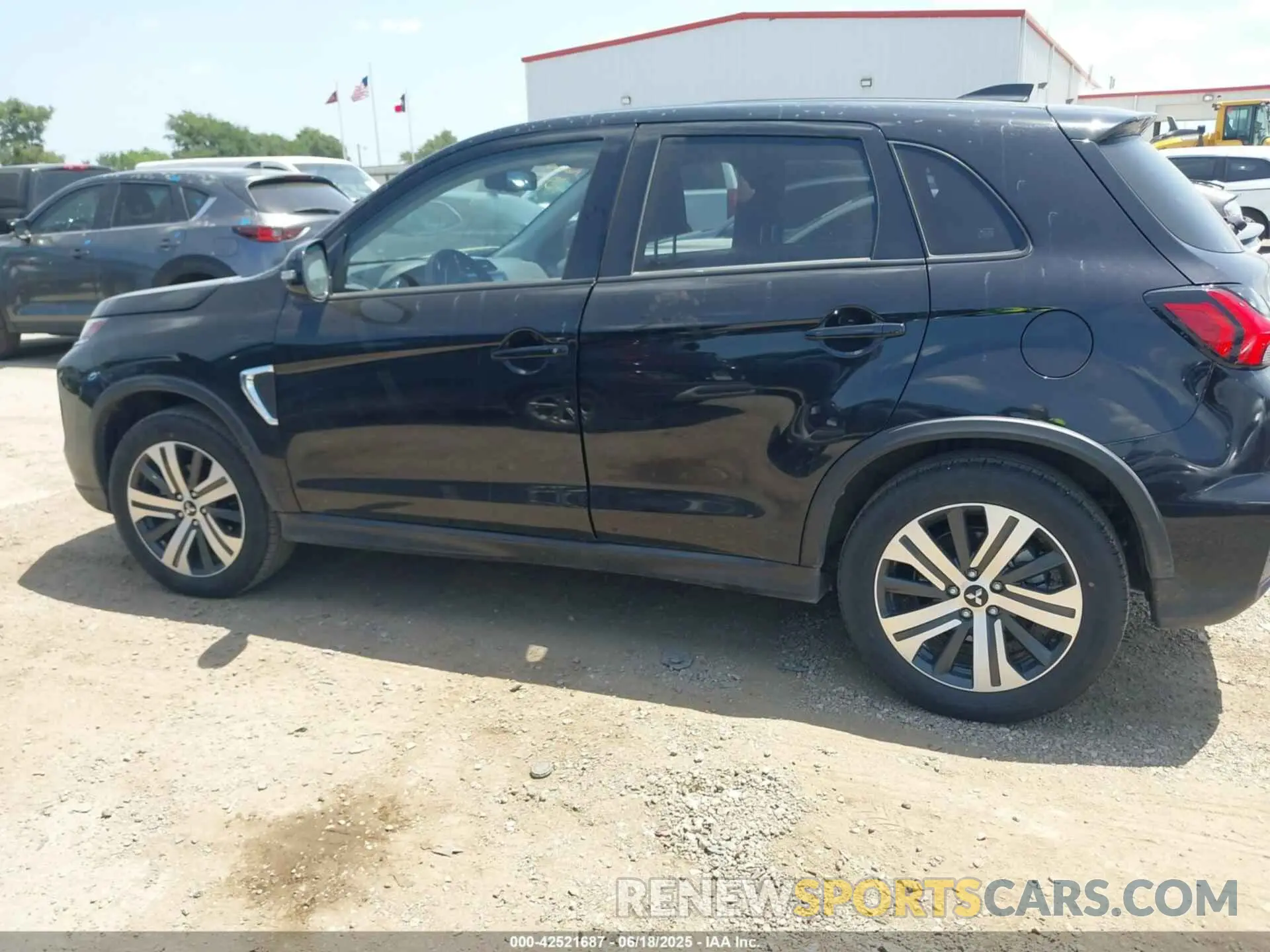 14 fotografías del automóvil dañado JA4ARUAUXRU017357 MITSUBISHI OUTLANDER SPORT 2024