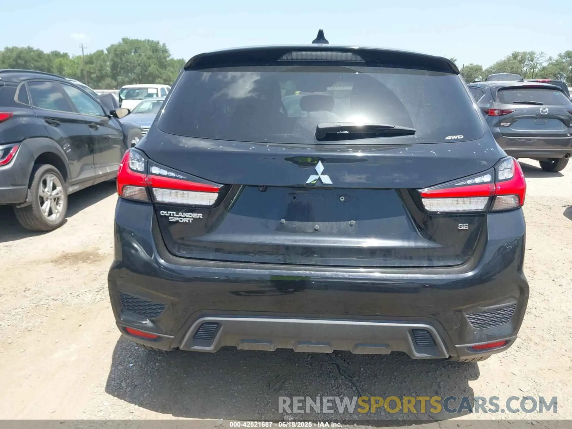 16 fotografías del automóvil dañado JA4ARUAUXRU017357 MITSUBISHI OUTLANDER SPORT 2024