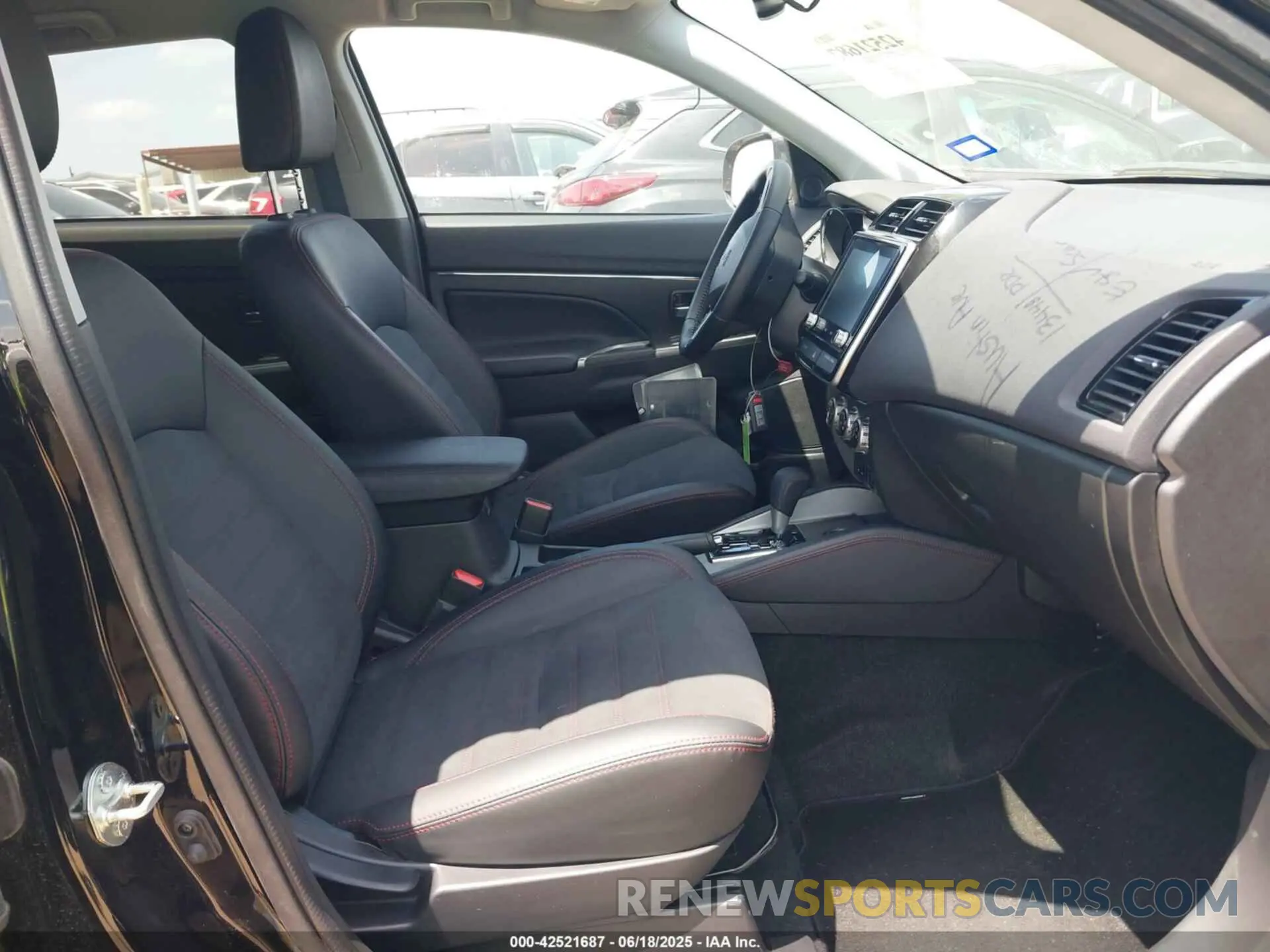 5 fotografías del automóvil dañado JA4ARUAUXRU017357 MITSUBISHI OUTLANDER SPORT 2024