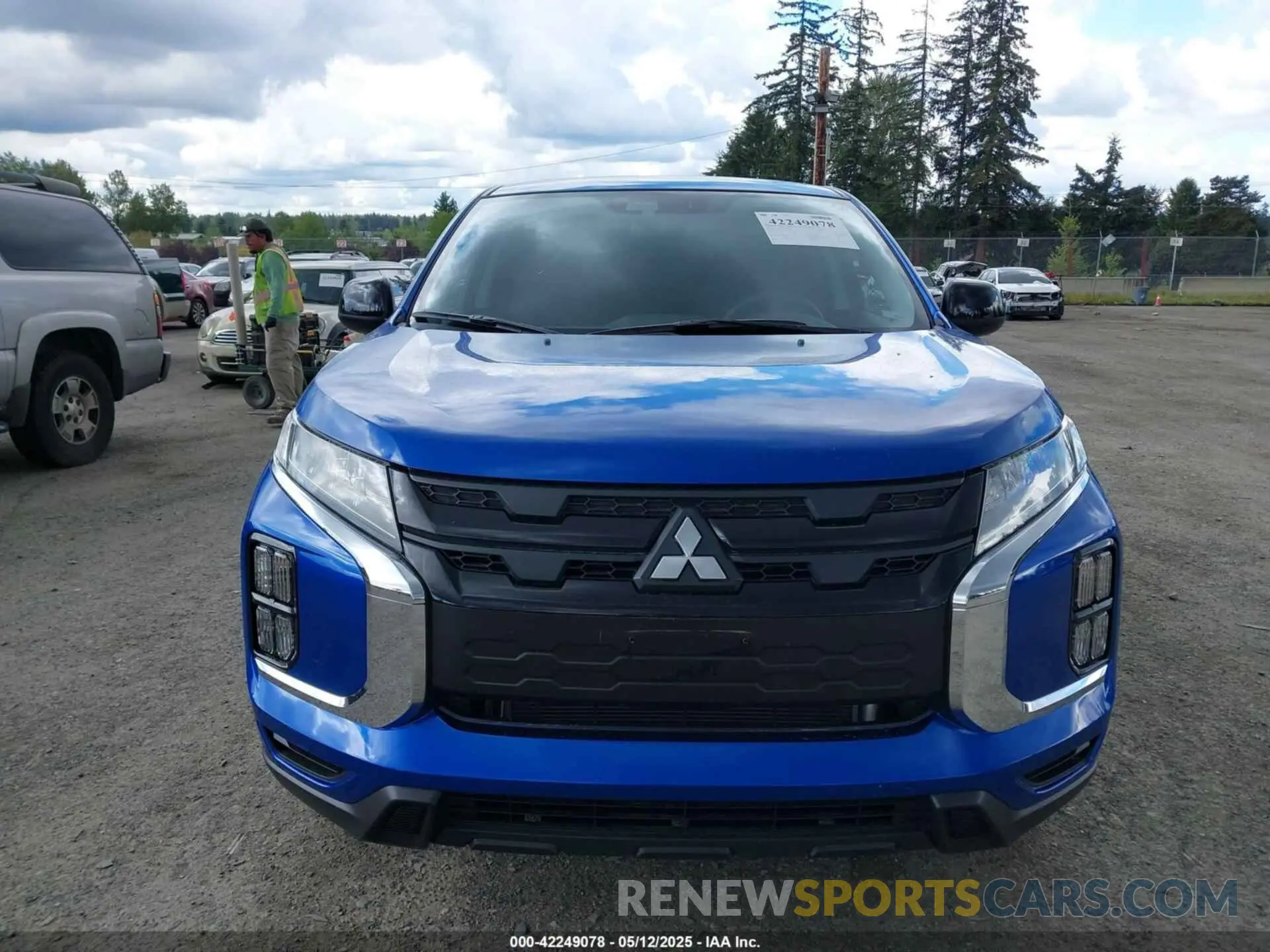 12 fotografías del automóvil dañado JA4ARUAU9SU005299 MITSUBISHI OUTLANDER SPORT 2025