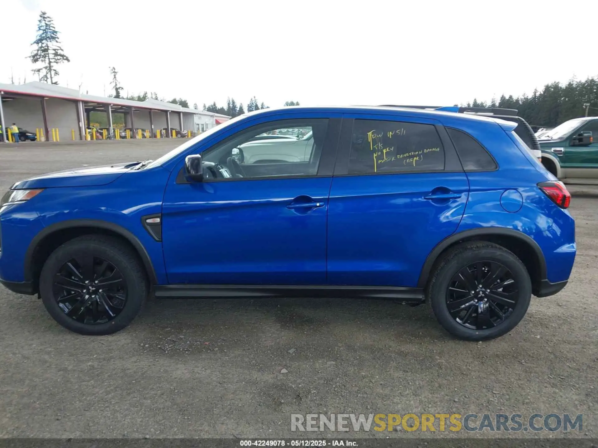 14 fotografías del automóvil dañado JA4ARUAU9SU005299 MITSUBISHI OUTLANDER SPORT 2025