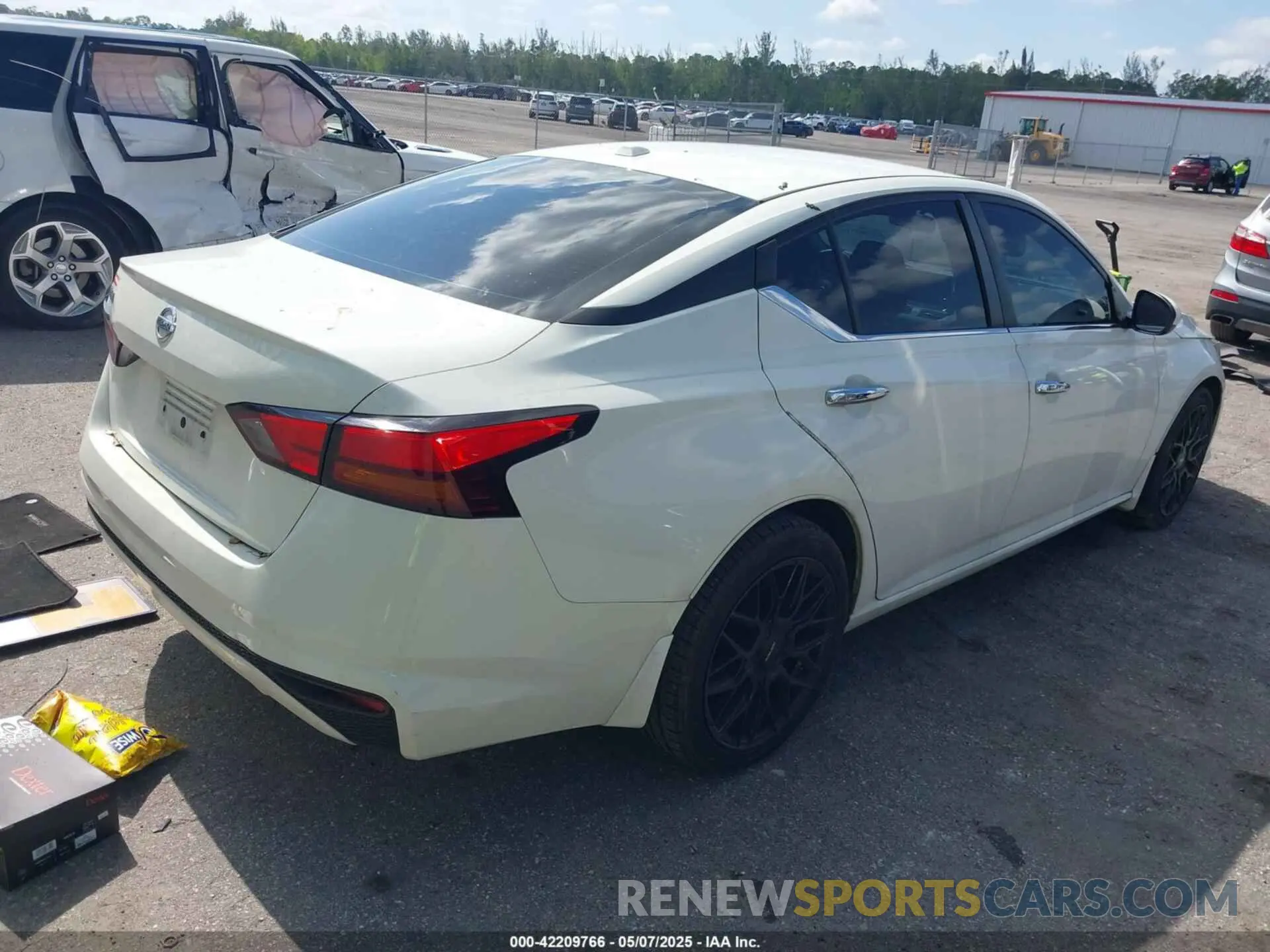 4 fotografías del automóvil dañado 1N4BL4BV4KC219342 NISSAN ALTIMA 2019