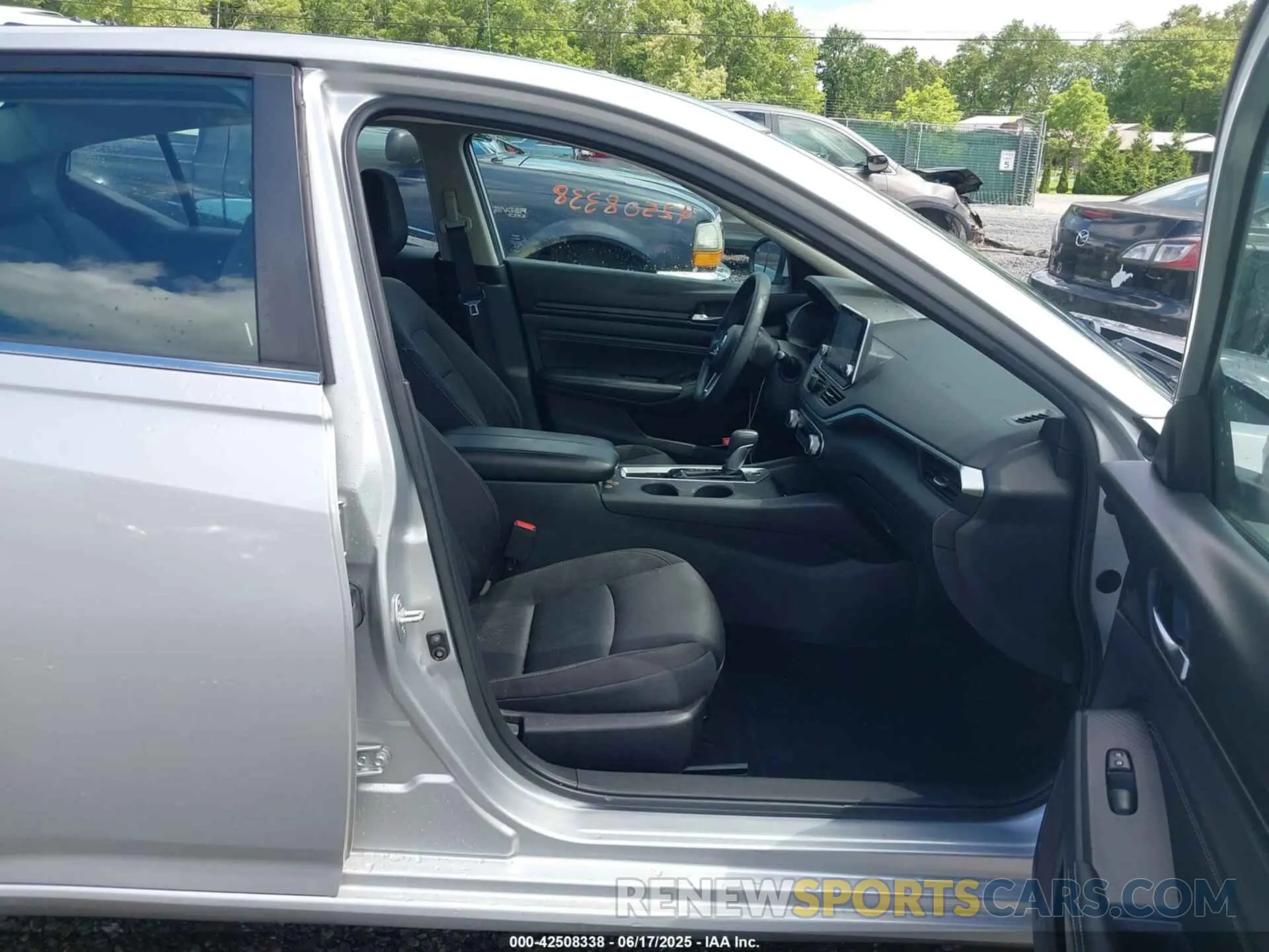 5 fotografías del automóvil dañado 1N4BL4BV4KC250252 NISSAN ALTIMA 2019