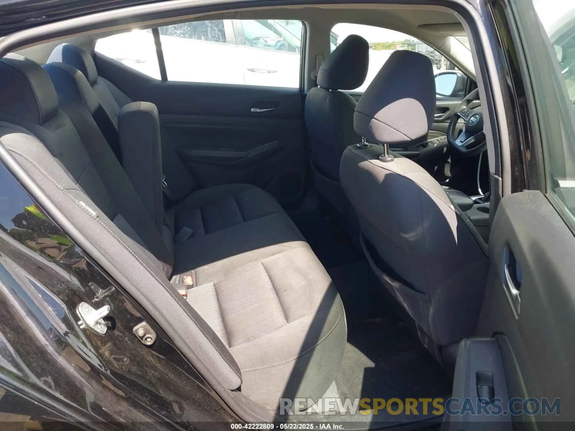 8 fotografías del automóvil dañado 1N4BL4BV5KC195309 NISSAN ALTIMA 2019