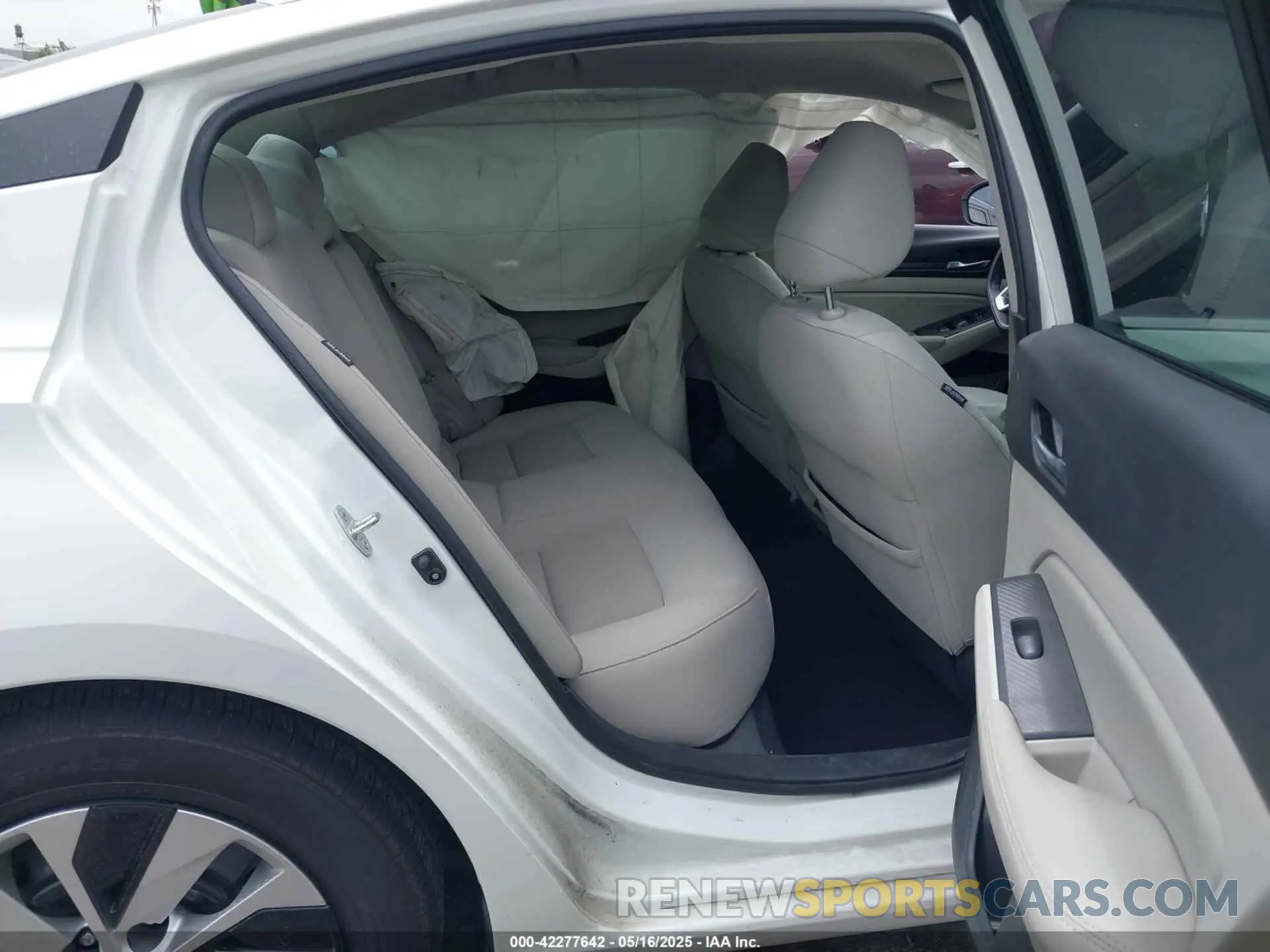 8 fotografías del automóvil dañado 1N4BL4BW2KN312342 NISSAN ALTIMA 2019