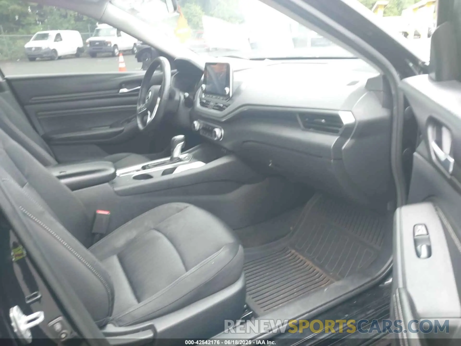 5 fotografías del automóvil dañado 1N4BL4BW3KC147770 NISSAN ALTIMA 2019
