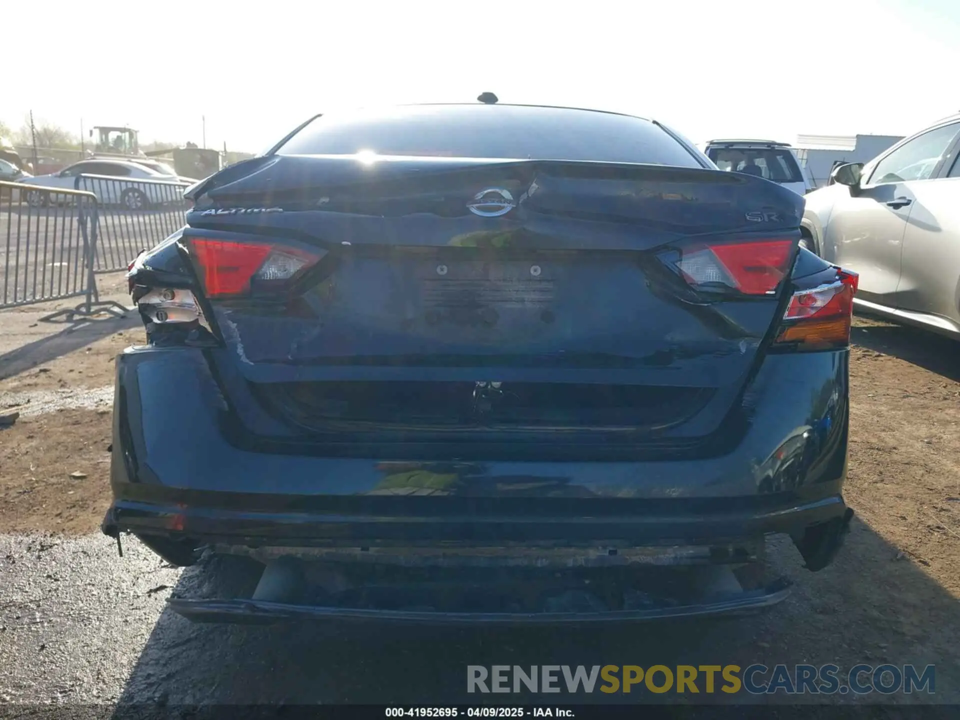 17 fotografías del automóvil dañado 1N4BL4CV3KC130764 NISSAN ALTIMA 2019
