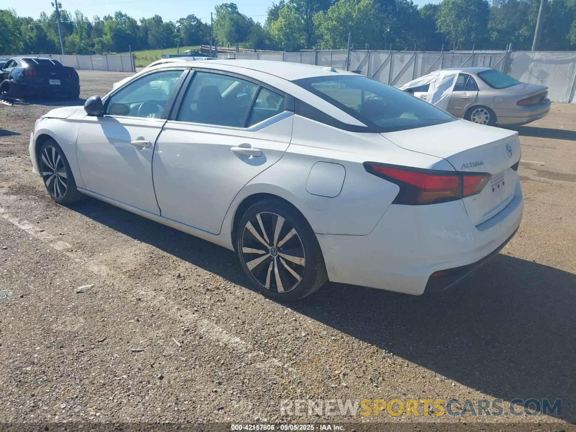 3 fotografías del automóvil dañado 1N4BL4CV3KN309911 NISSAN ALTIMA 2019