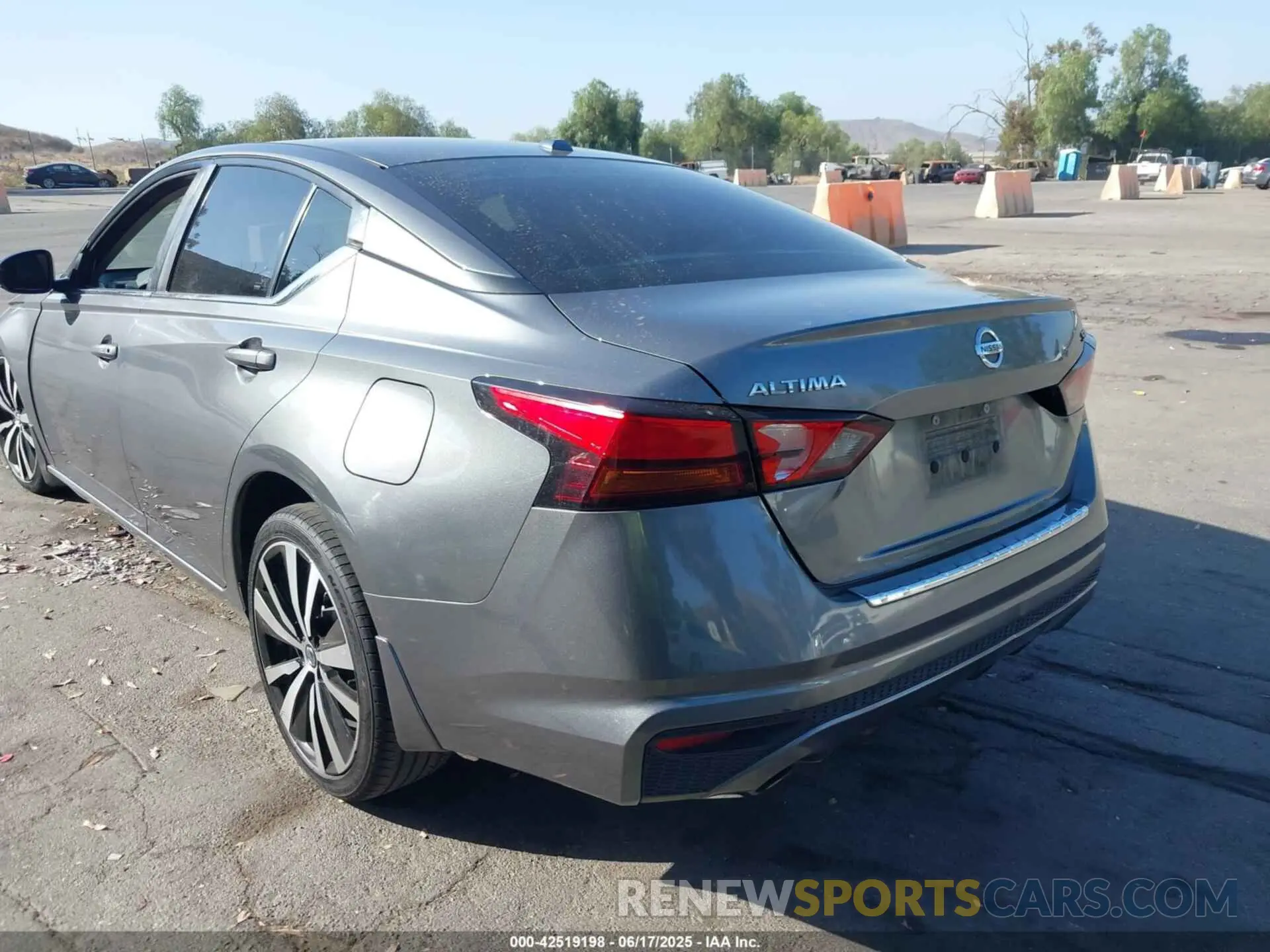 3 fotografías del automóvil dañado 1N4BL4CV5KN325995 NISSAN ALTIMA 2019