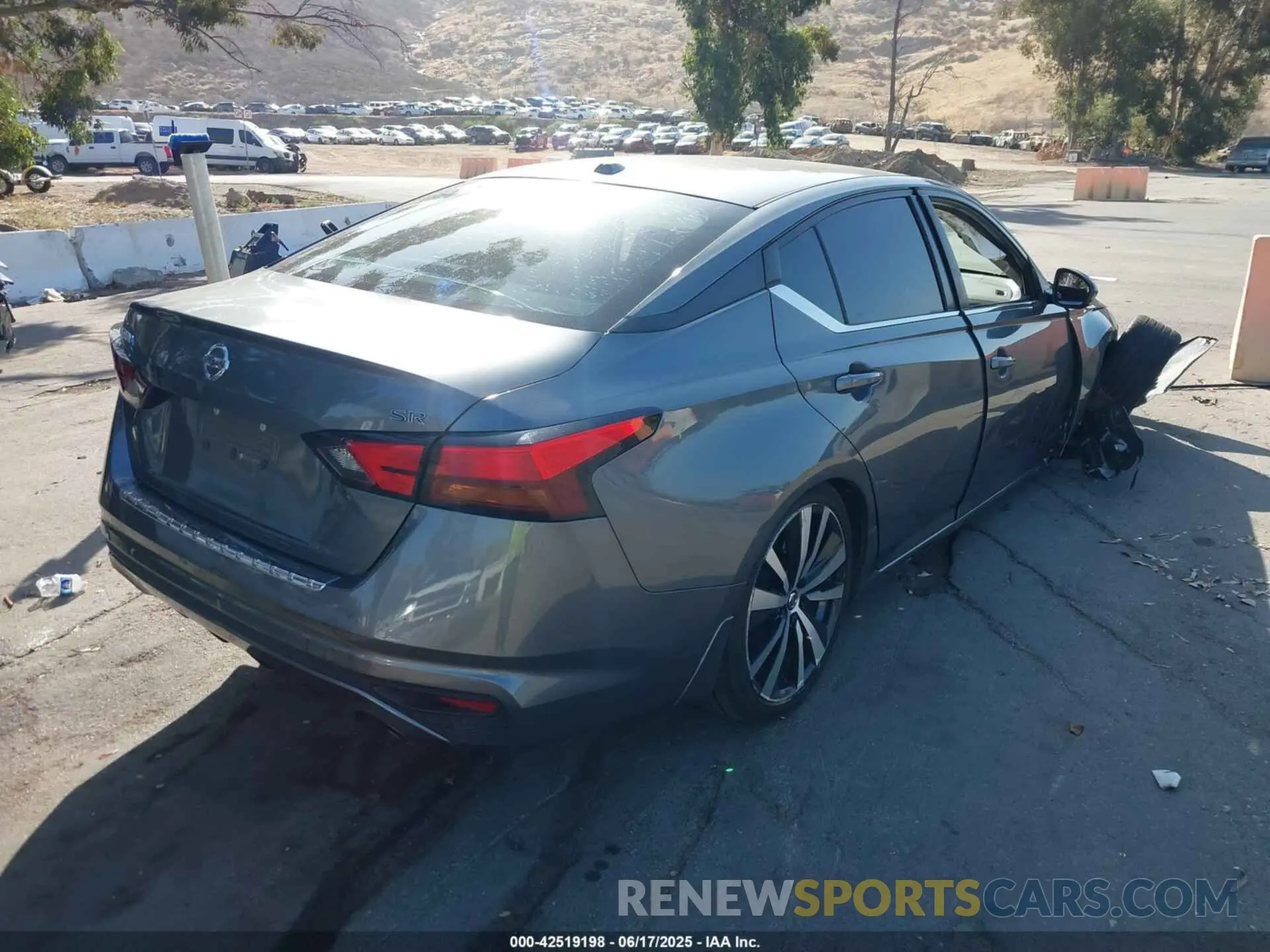 4 fotografías del automóvil dañado 1N4BL4CV5KN325995 NISSAN ALTIMA 2019