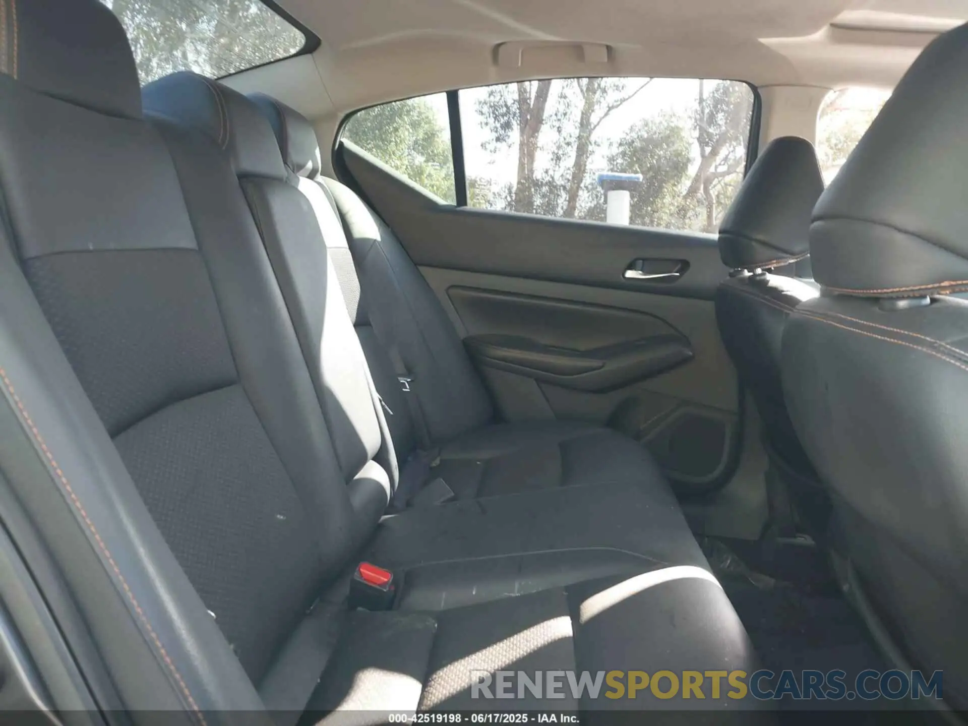 8 fotografías del automóvil dañado 1N4BL4CV5KN325995 NISSAN ALTIMA 2019