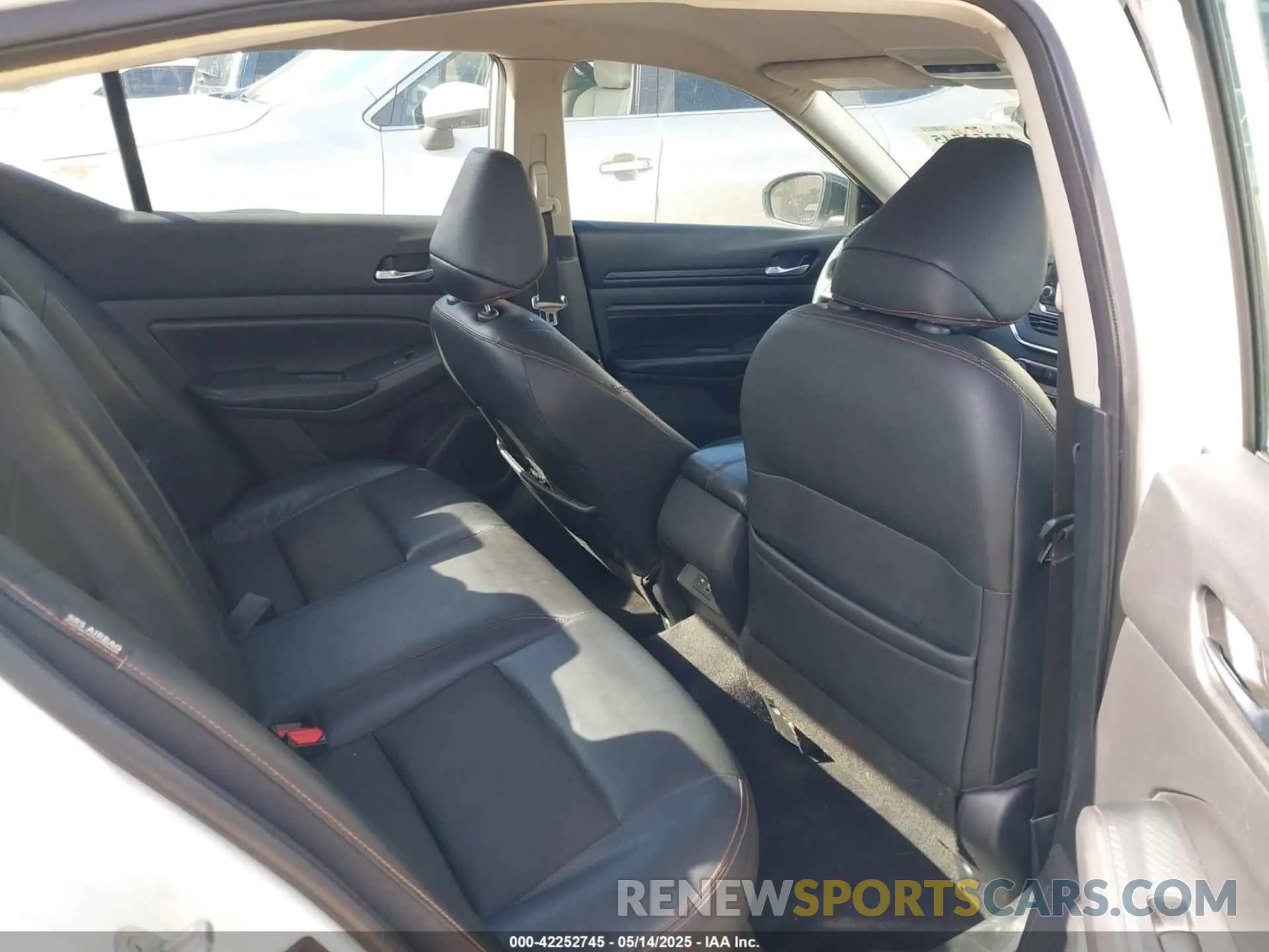 8 fotografías del automóvil dañado 1N4BL4CV6KC109181 NISSAN ALTIMA 2019