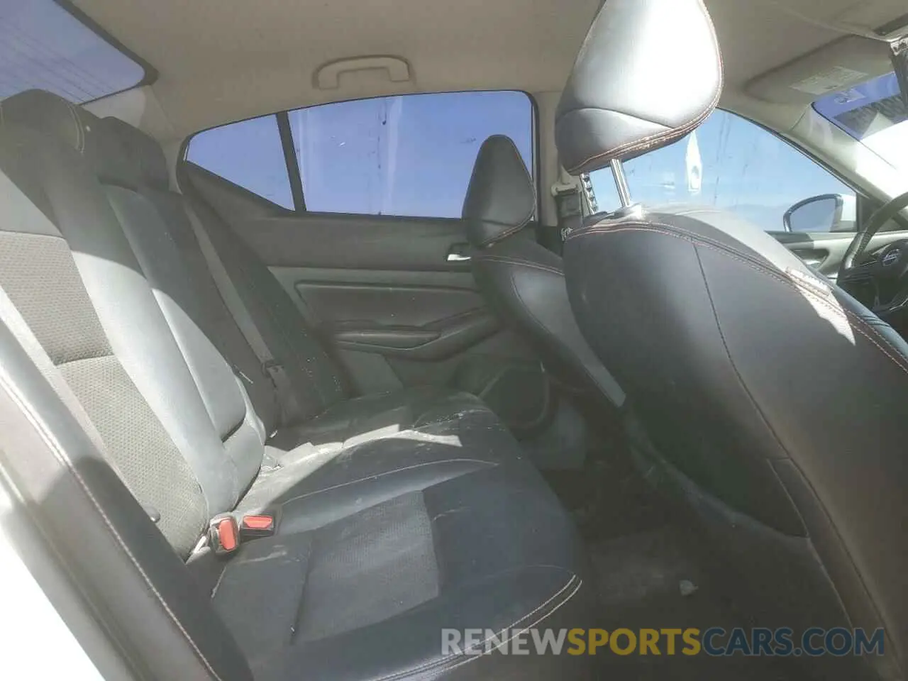 11 fotografías del automóvil dañado 1N4BL4CV9KC101978 NISSAN ALTIMA 2019