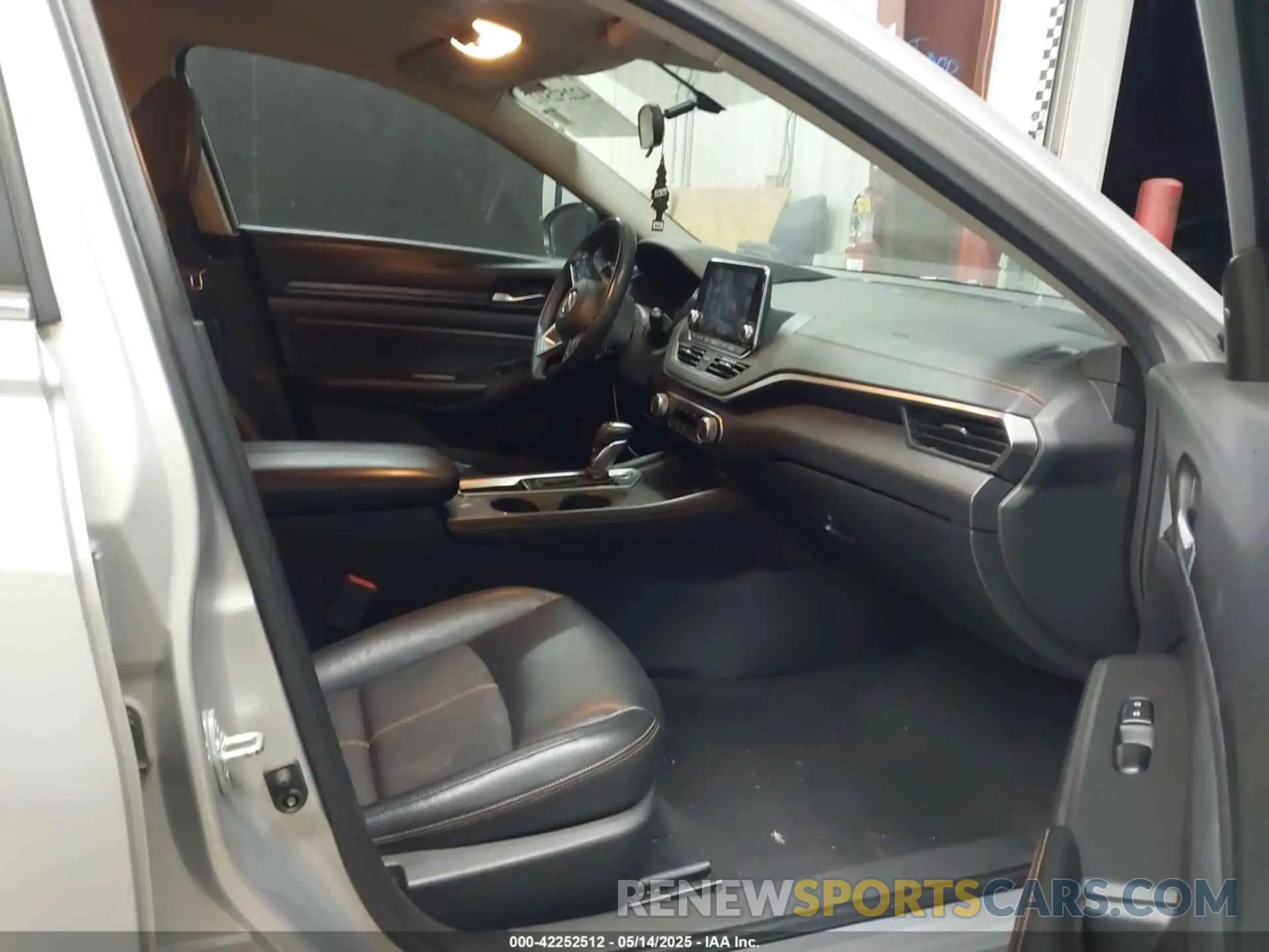 5 fotografías del automóvil dañado 1N4BL4CVXKC168931 NISSAN ALTIMA 2019