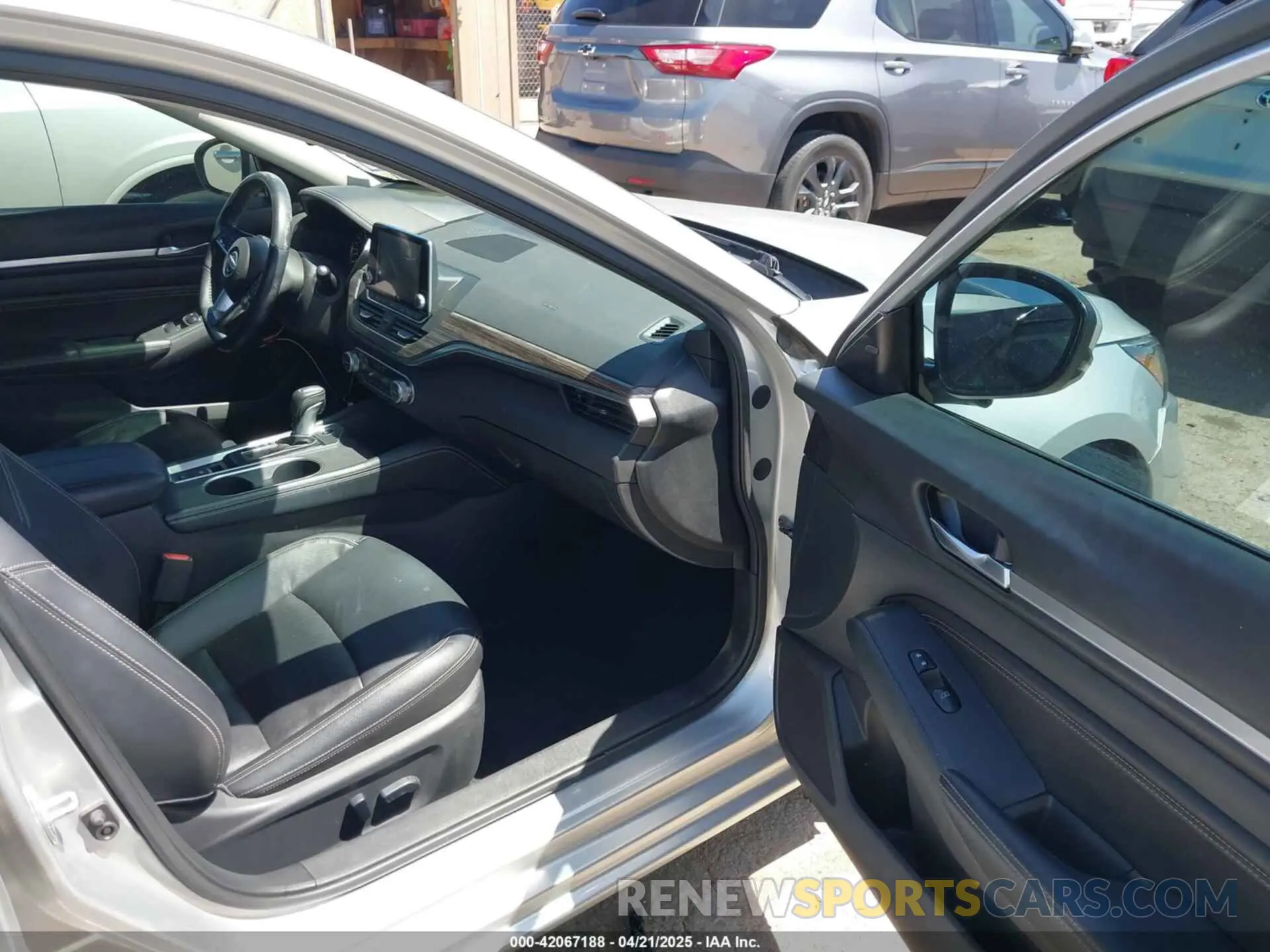 5 fotografías del automóvil dañado 1N4BL4EV2KC227192 NISSAN ALTIMA 2019