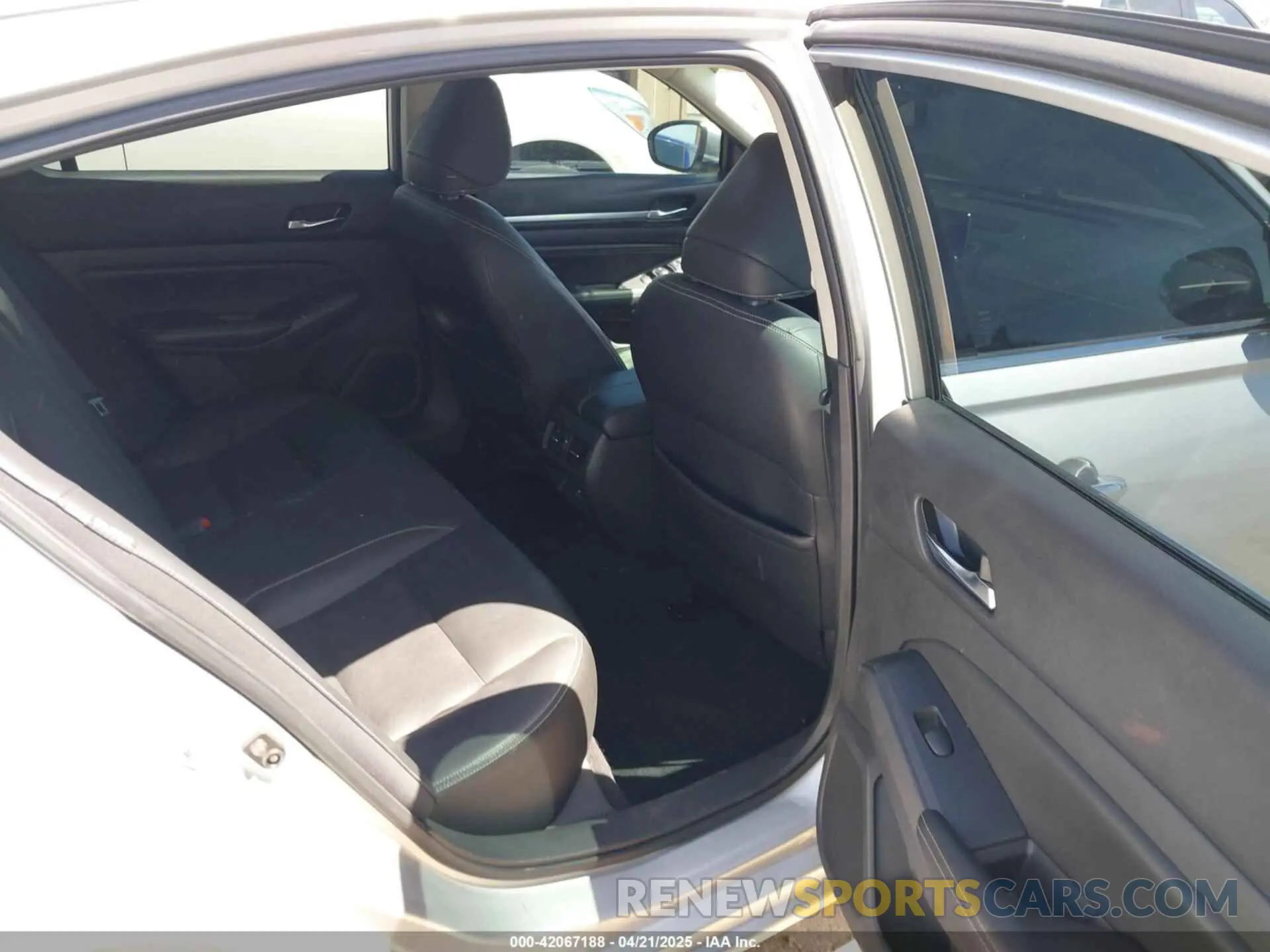 8 fotografías del automóvil dañado 1N4BL4EV2KC227192 NISSAN ALTIMA 2019