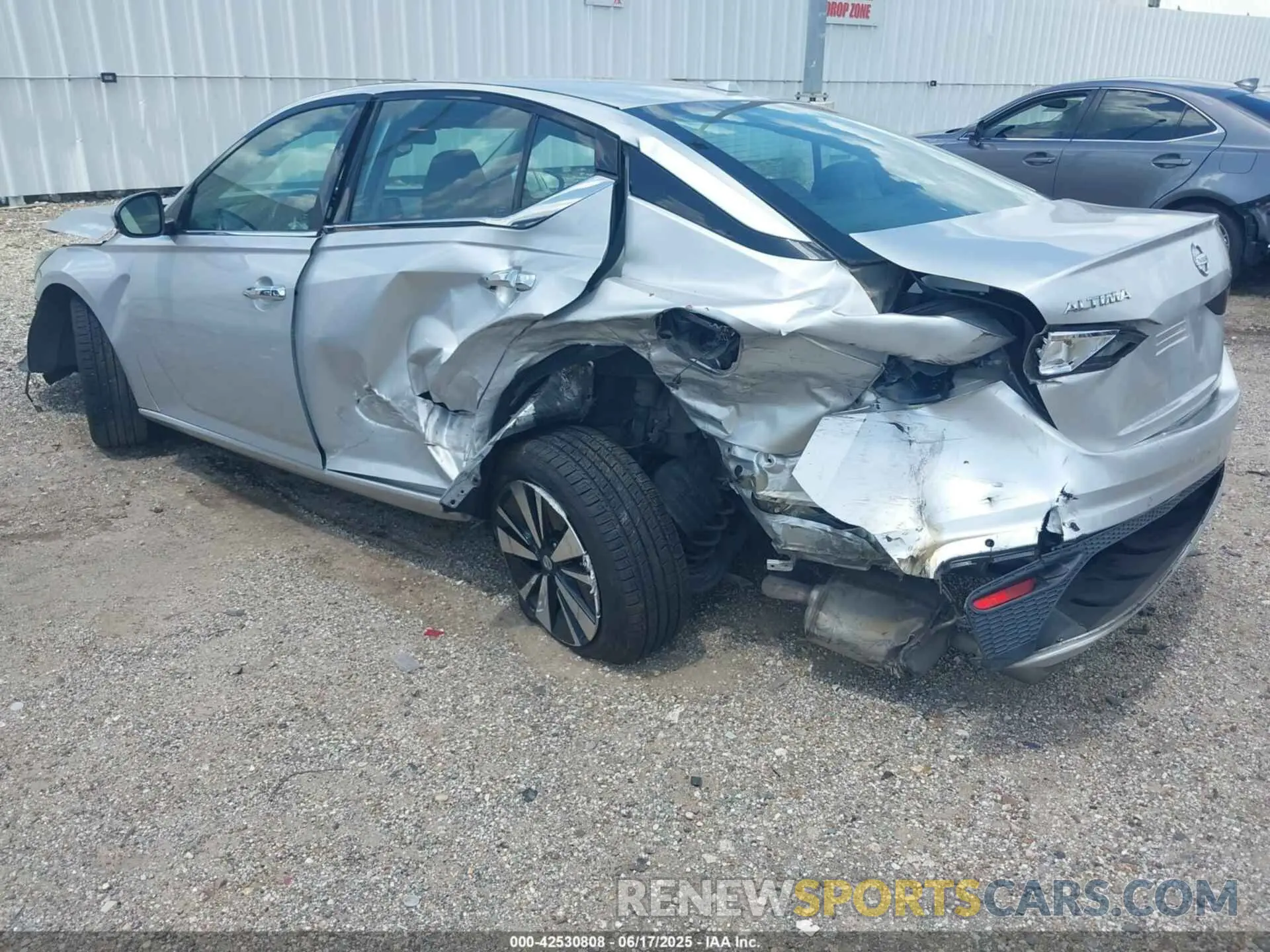 3 fotografías del automóvil dañado 1N4BL4EV4KC256855 NISSAN ALTIMA 2019