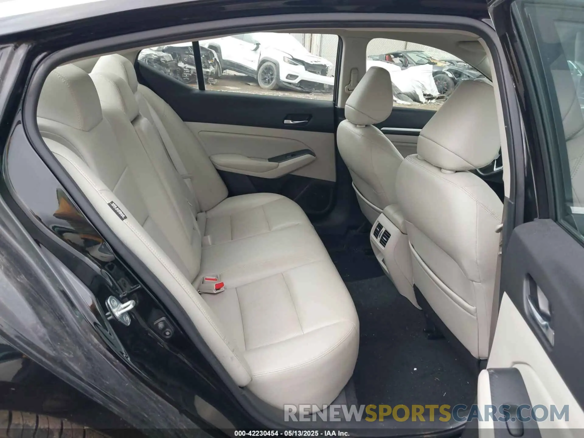 8 fotografías del automóvil dañado 1N4BL4EV9KC101346 NISSAN ALTIMA 2019