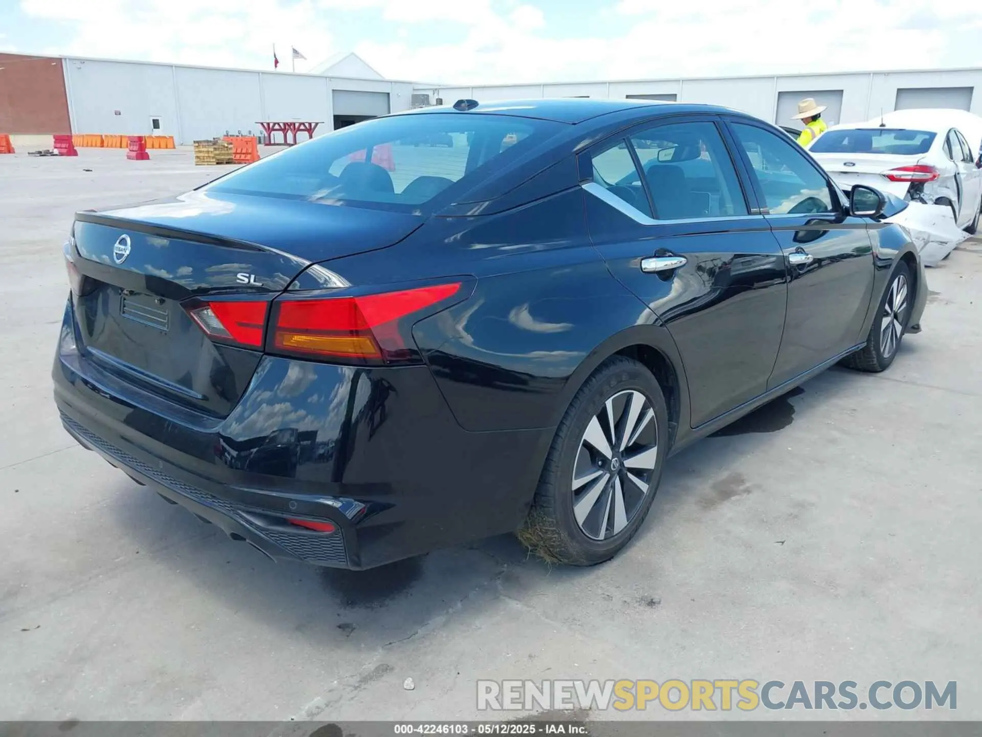 4 fotografías del automóvil dañado 1N4BL4EV9KC224015 NISSAN ALTIMA 2019