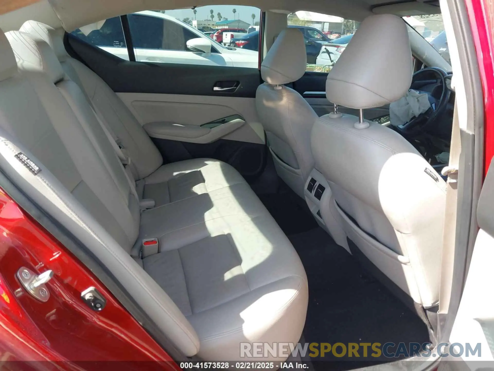 8 fotografías del automóvil dañado 1N4BL4FV7KC117575 NISSAN ALTIMA 2019