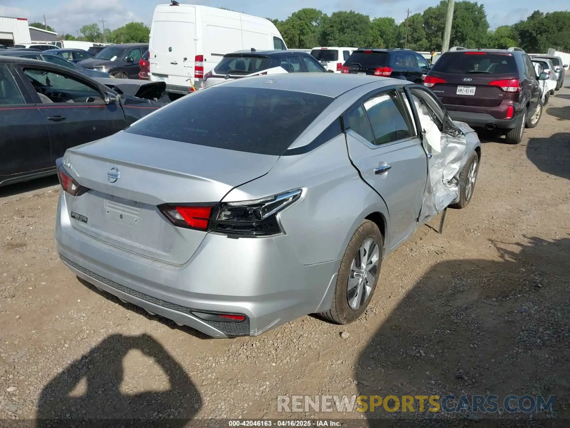 4 fotografías del automóvil dañado 1N4BL4BV0LC265803 NISSAN ALTIMA 2020