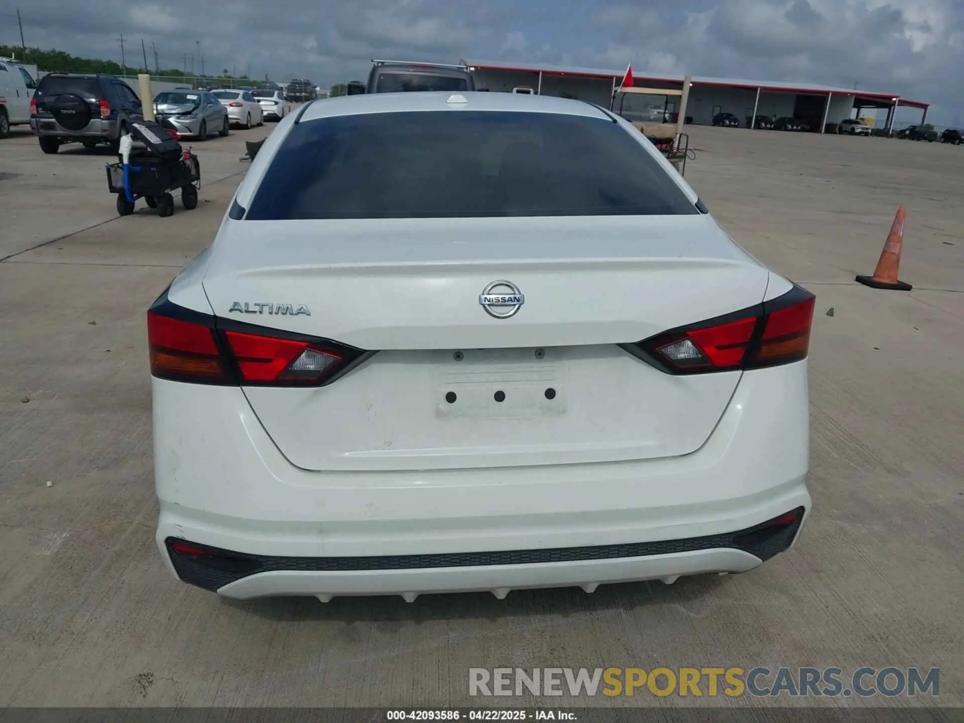 16 fotografías del automóvil dañado 1N4BL4BV6LC224513 NISSAN ALTIMA 2020
