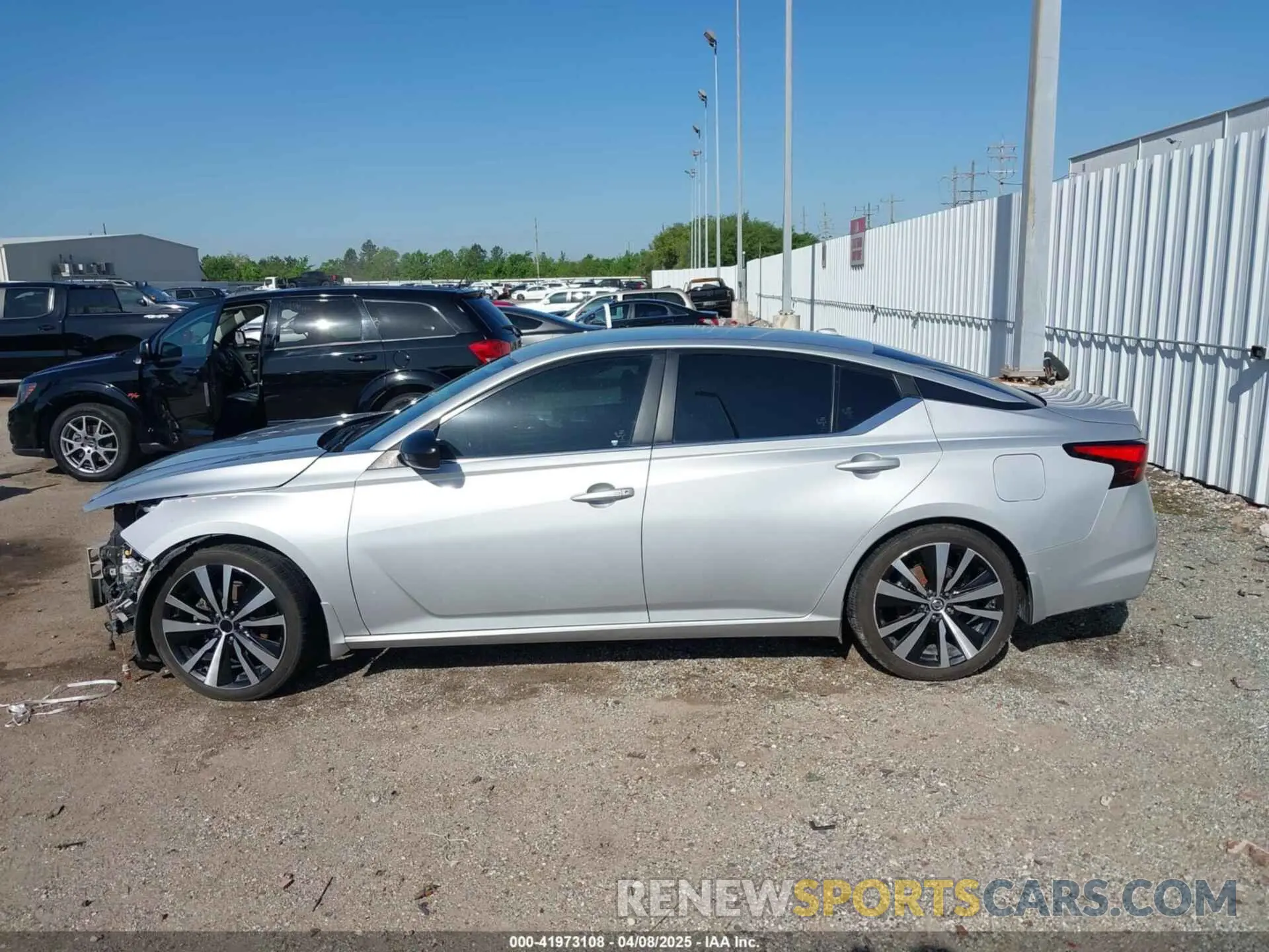 14 fotografías del automóvil dañado 1N4BL4CV9LN318355 NISSAN ALTIMA 2020