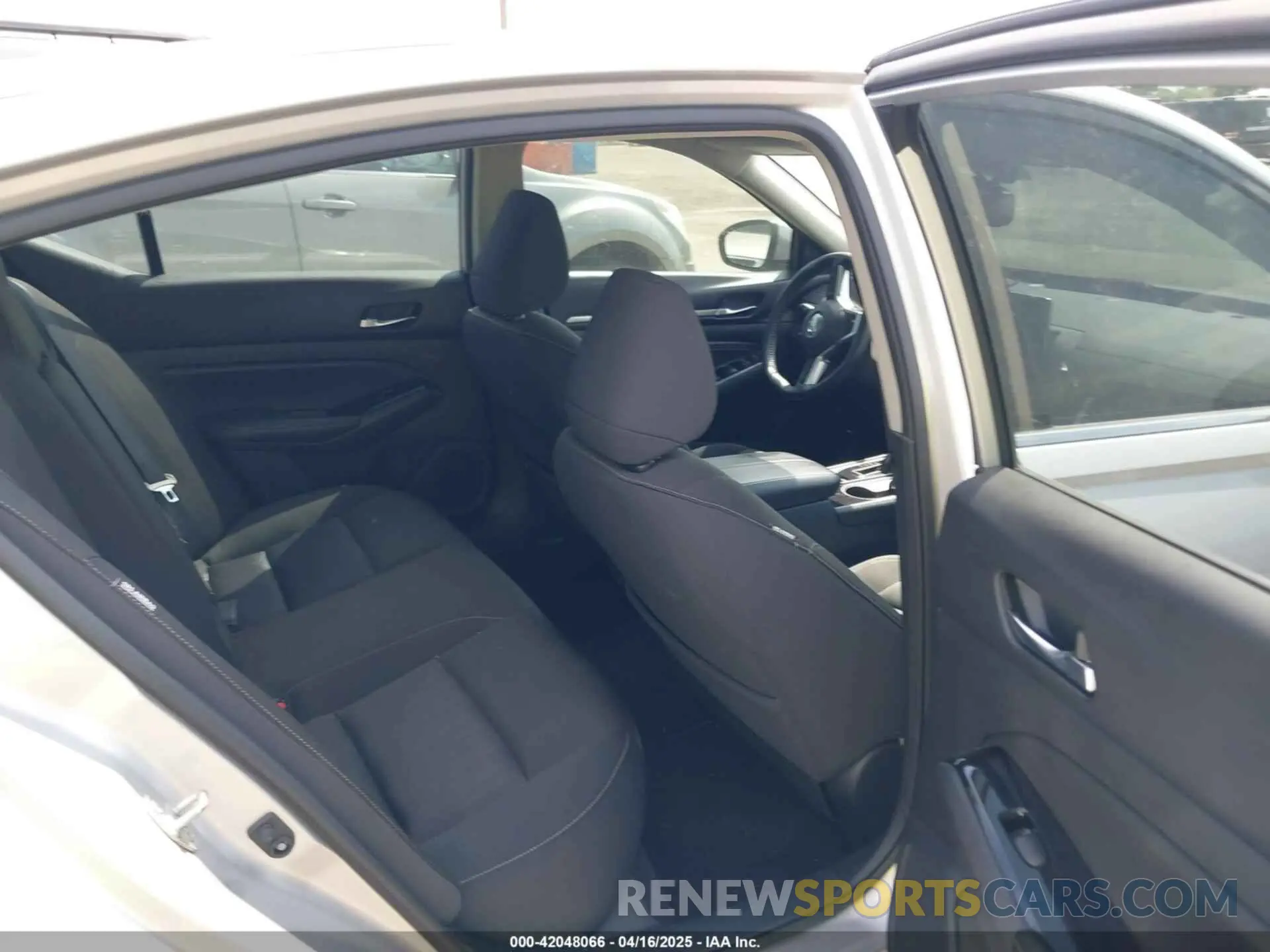 8 fotografías del automóvil dañado 1N4BL4DV5LC182445 NISSAN ALTIMA 2020