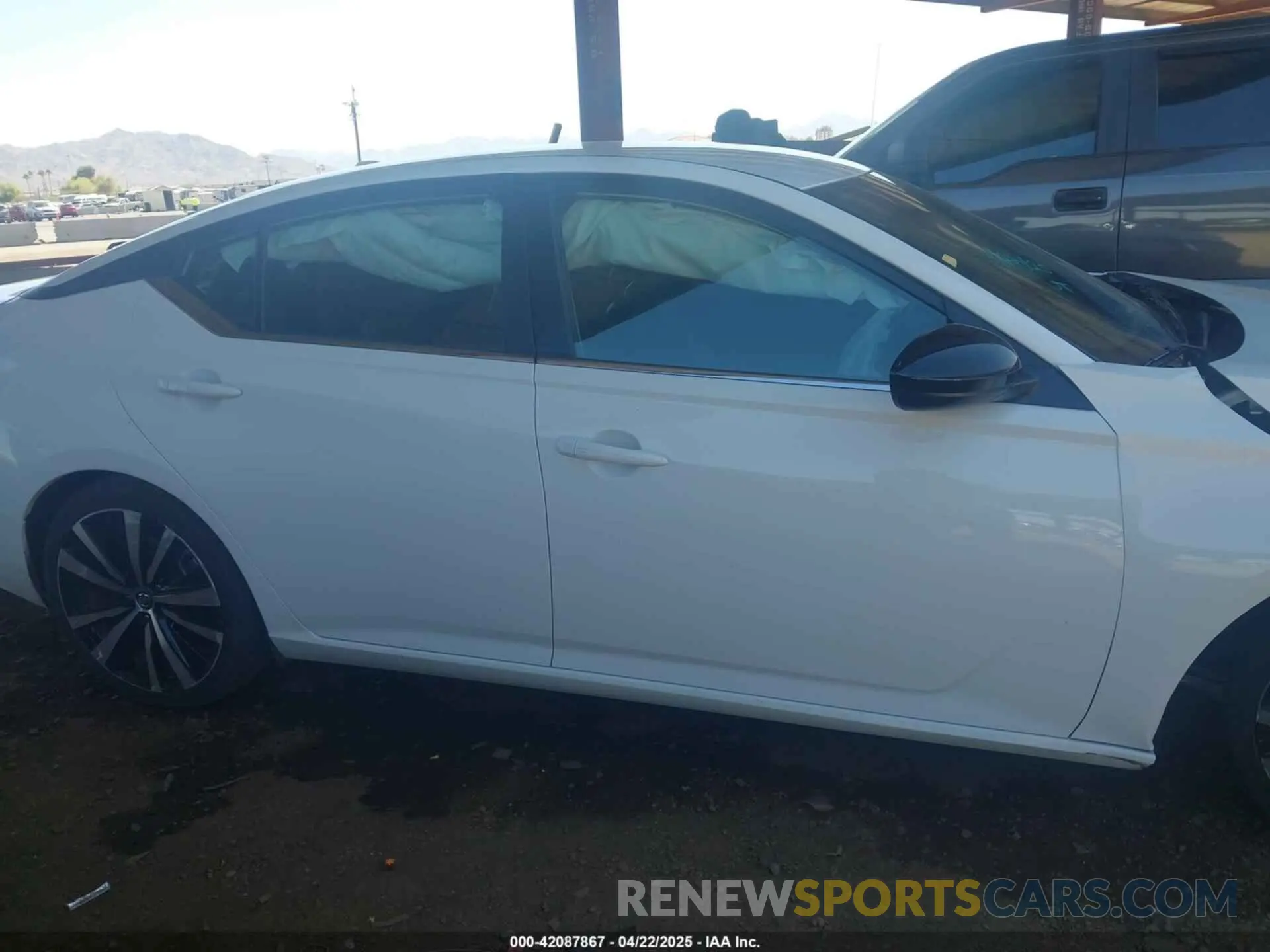 13 fotografías del automóvil dañado 1N4BL4CV3NN335378 NISSAN ALTIMA 2022