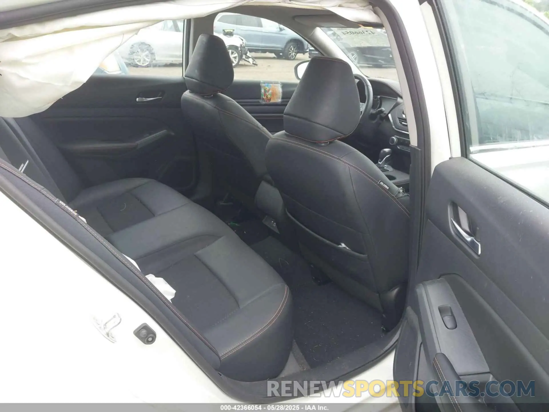 8 fotografías del automóvil dañado 1N4BL4CW0NN385180 NISSAN ALTIMA 2022