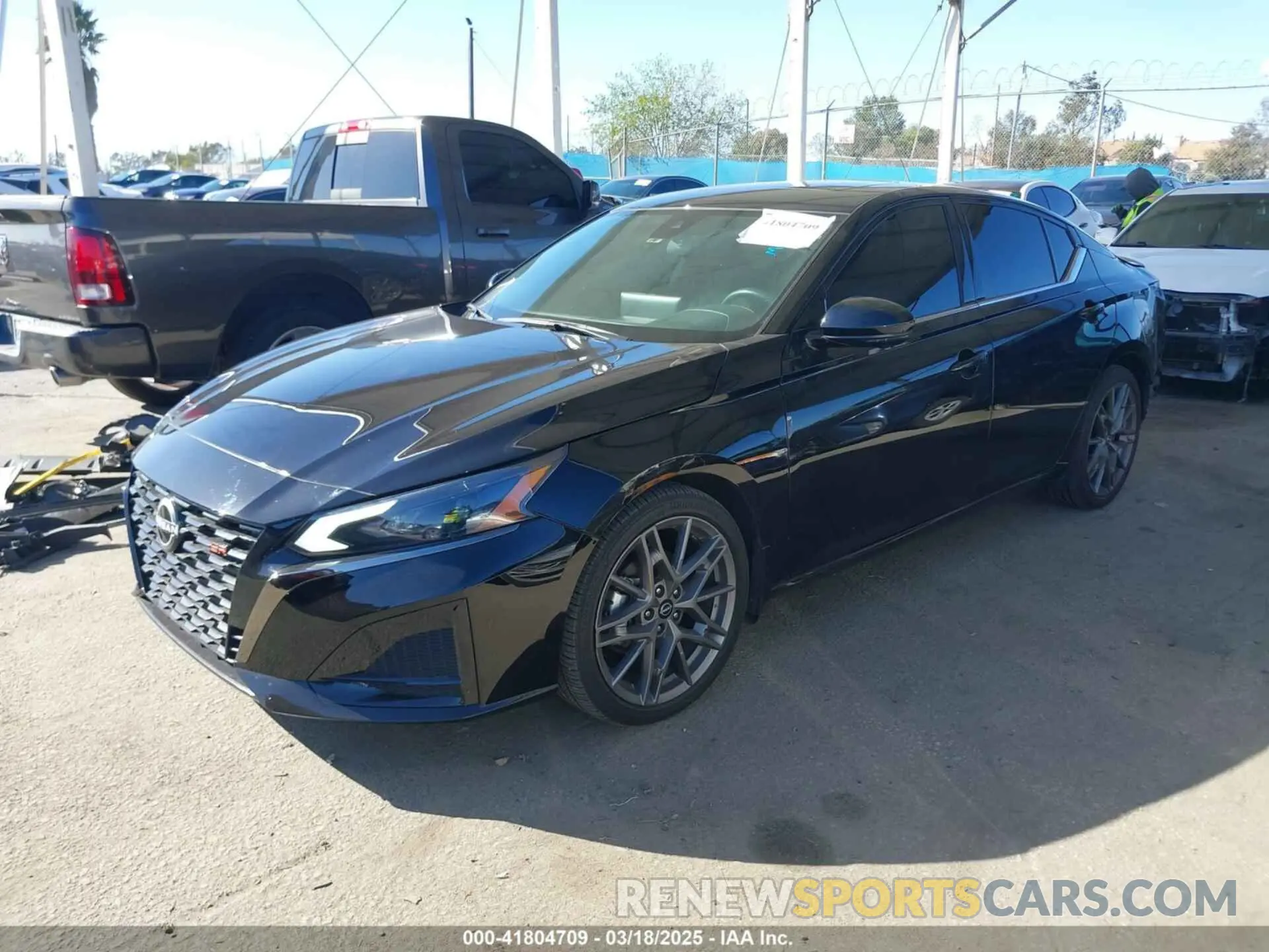 2 fotografías del automóvil dañado 1N4AL4CV1PN304189 NISSAN ALTIMA 2023