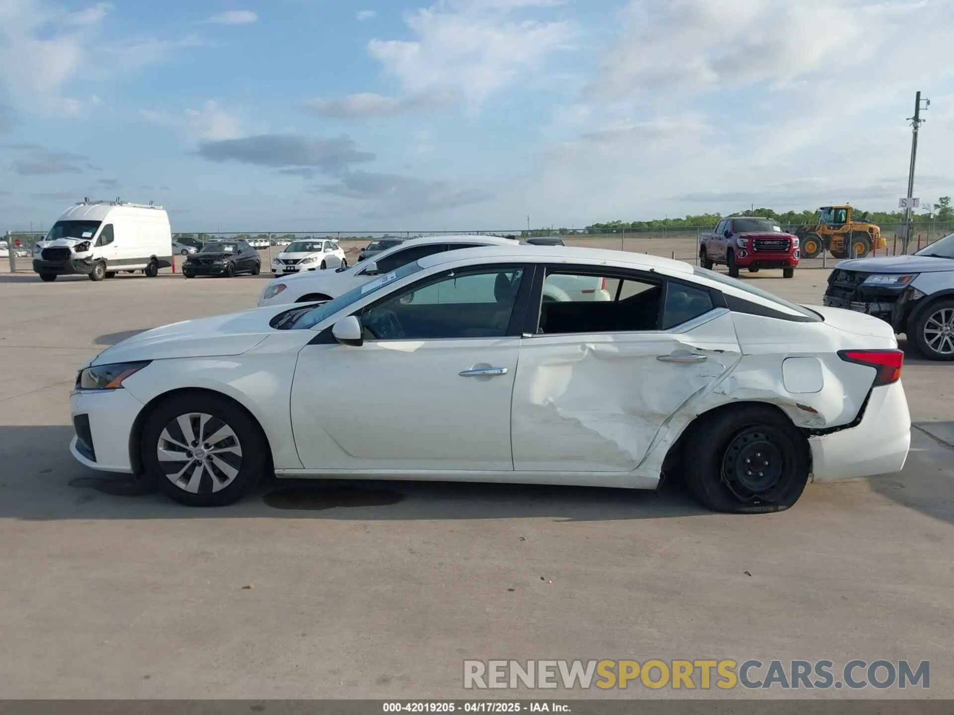14 fotografías del automóvil dañado 1N4BL4BV0PN344432 NISSAN ALTIMA 2023