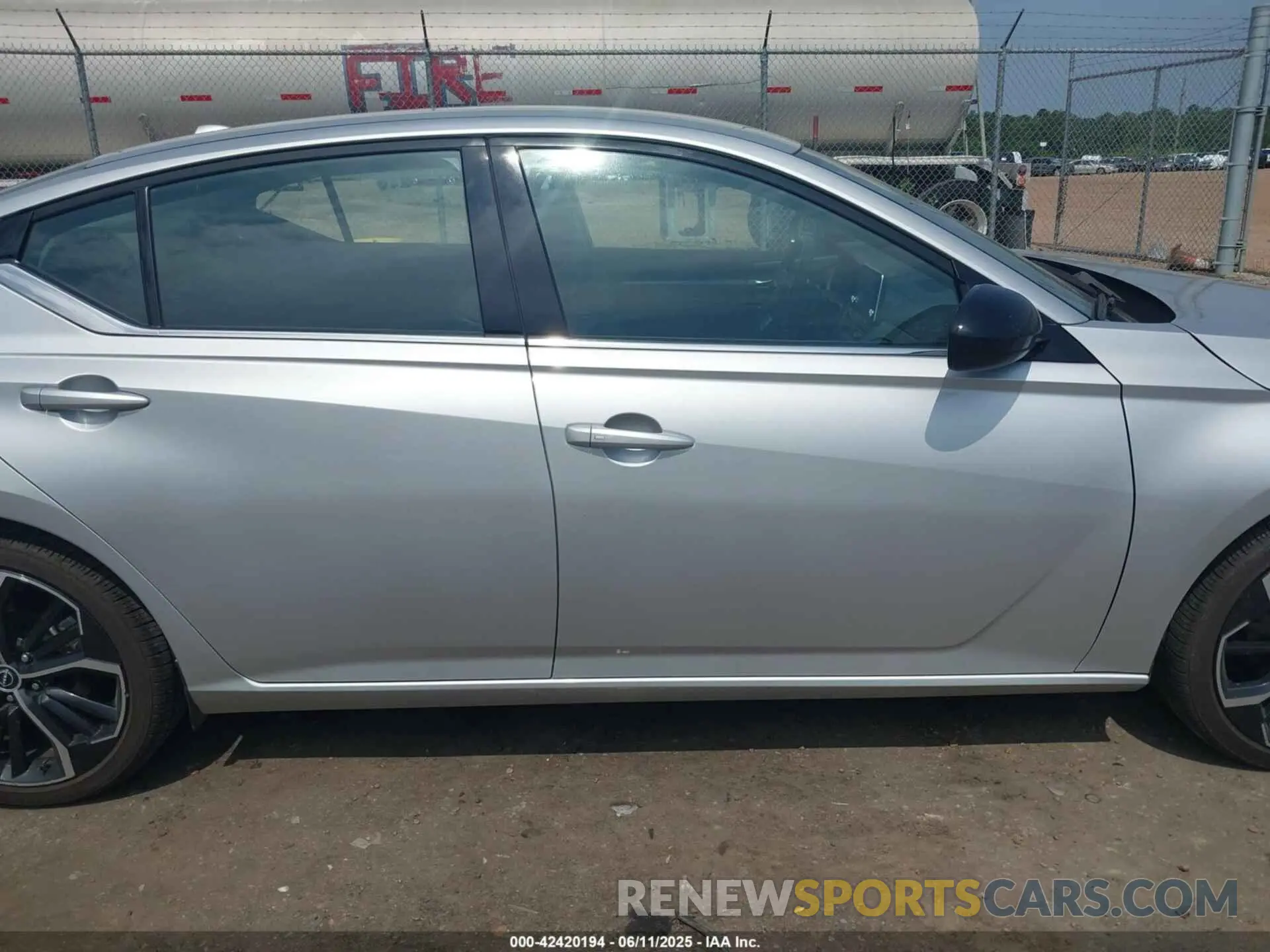 13 fotografías del automóvil dañado 1N4BL4CV3PN371333 NISSAN ALTIMA 2023