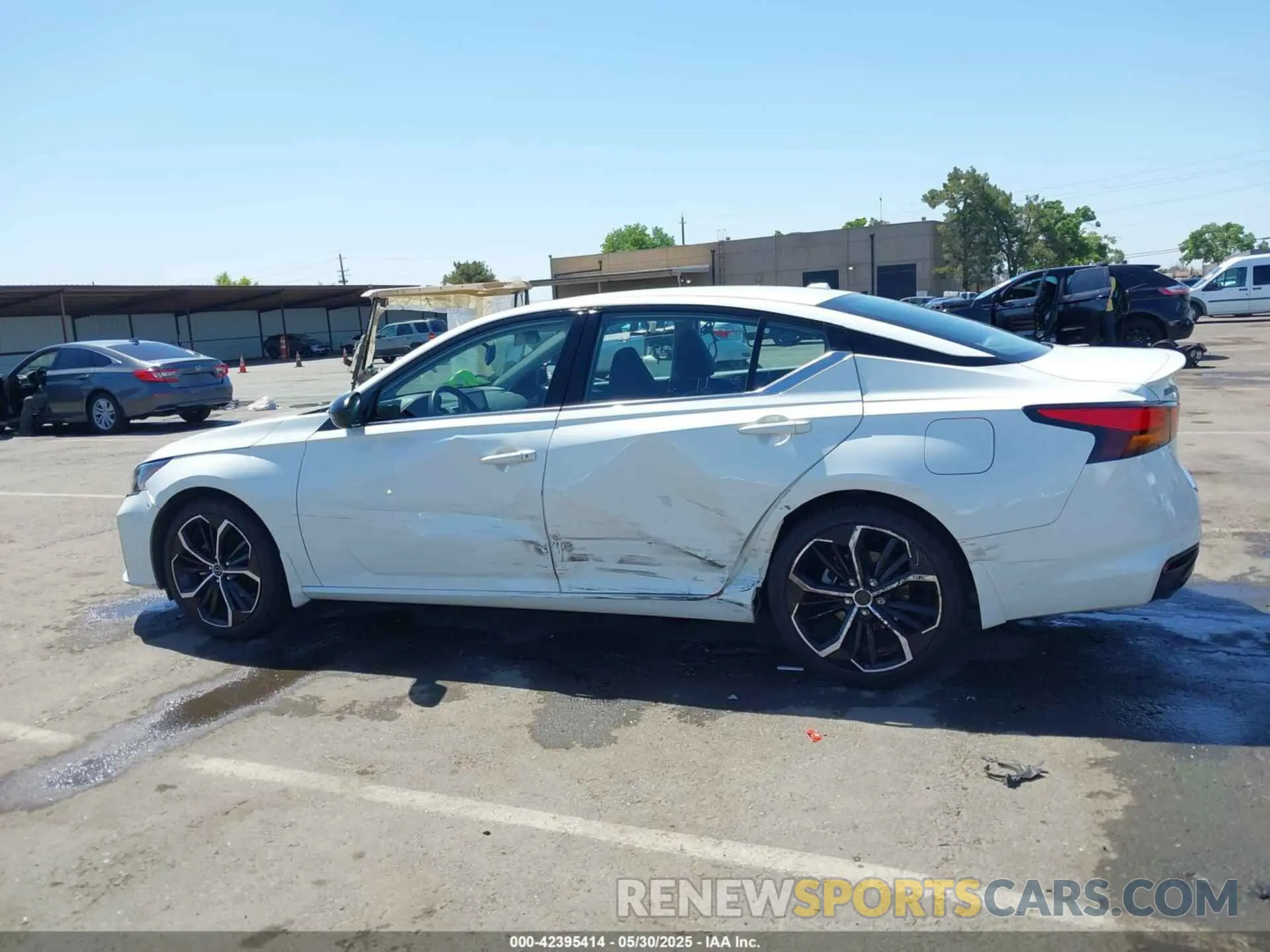 14 fotografías del automóvil dañado 1N4BL4CV5PN307942 NISSAN ALTIMA 2023