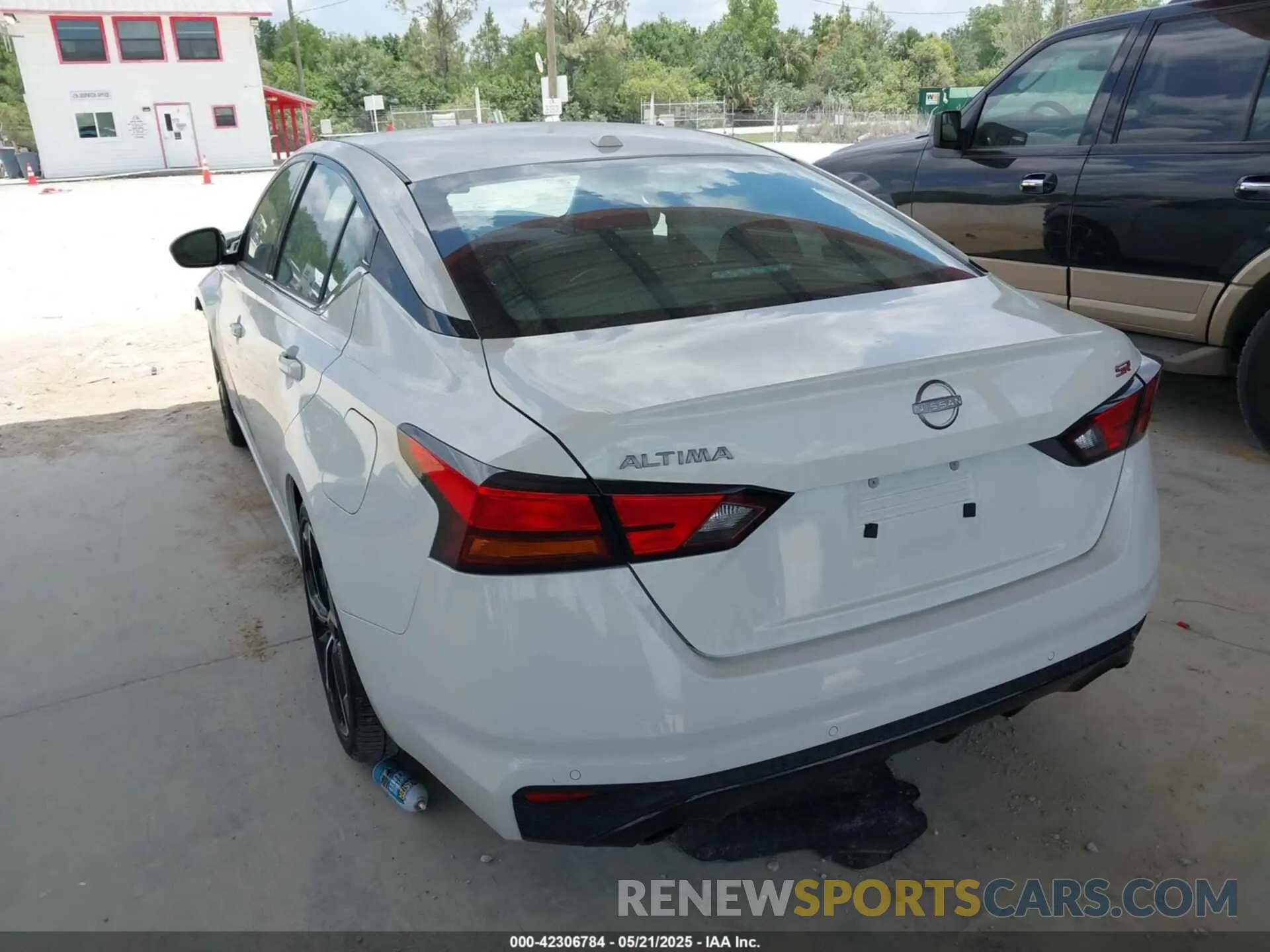 3 fotografías del automóvil dañado 1N4BL4CV5PN340441 NISSAN ALTIMA 2023