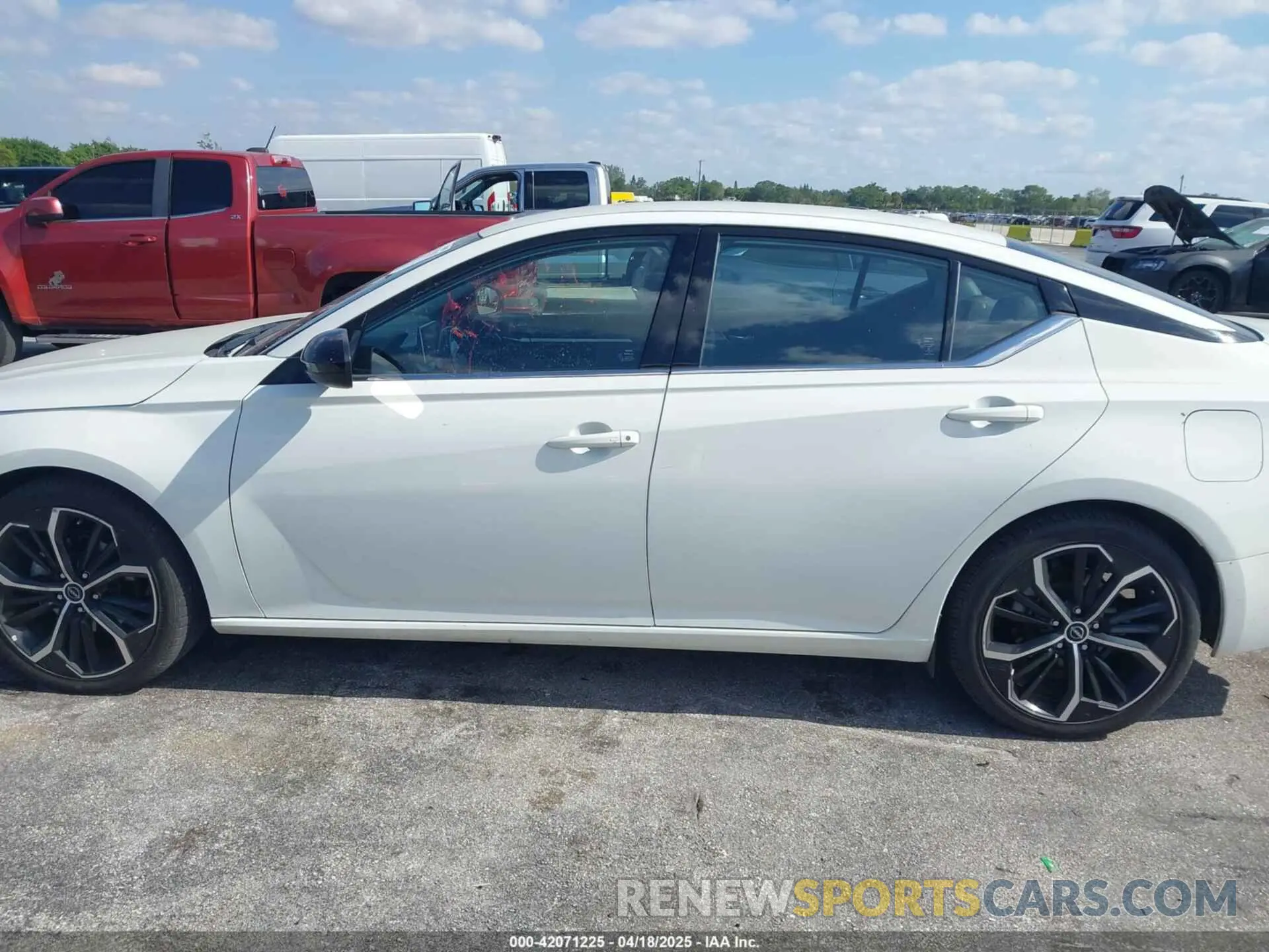 14 fotografías del automóvil dañado 1N4BL4CV5PN346367 NISSAN ALTIMA 2023