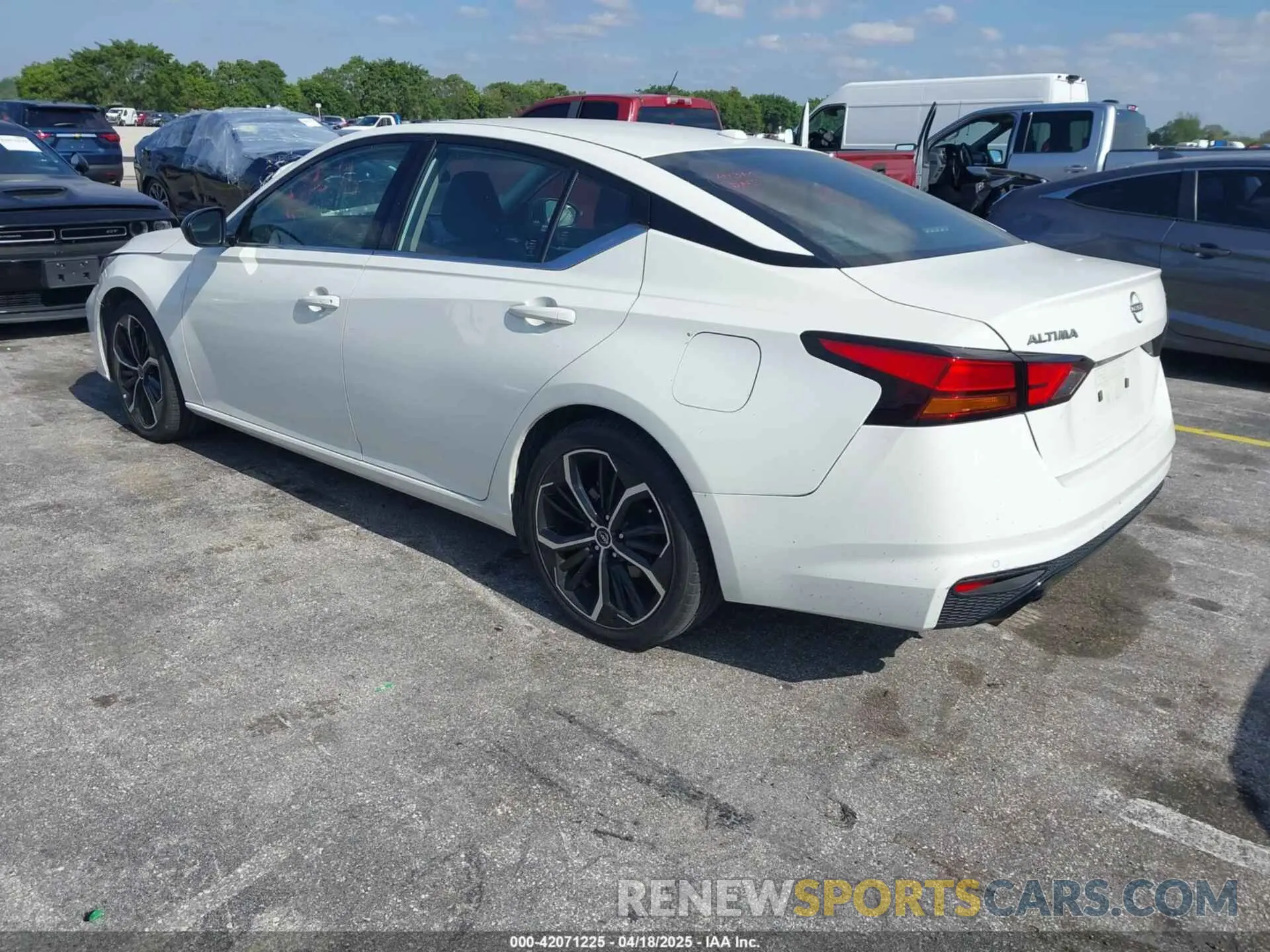 3 fotografías del automóvil dañado 1N4BL4CV5PN346367 NISSAN ALTIMA 2023