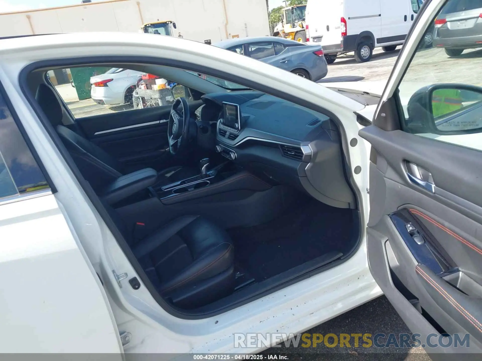 5 fotografías del automóvil dañado 1N4BL4CV5PN346367 NISSAN ALTIMA 2023