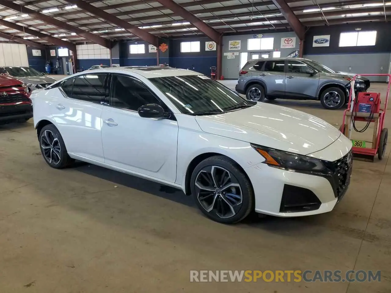 4 fotografías del automóvil dañado 1N4BL4CW5PN327259 NISSAN ALTIMA 2023