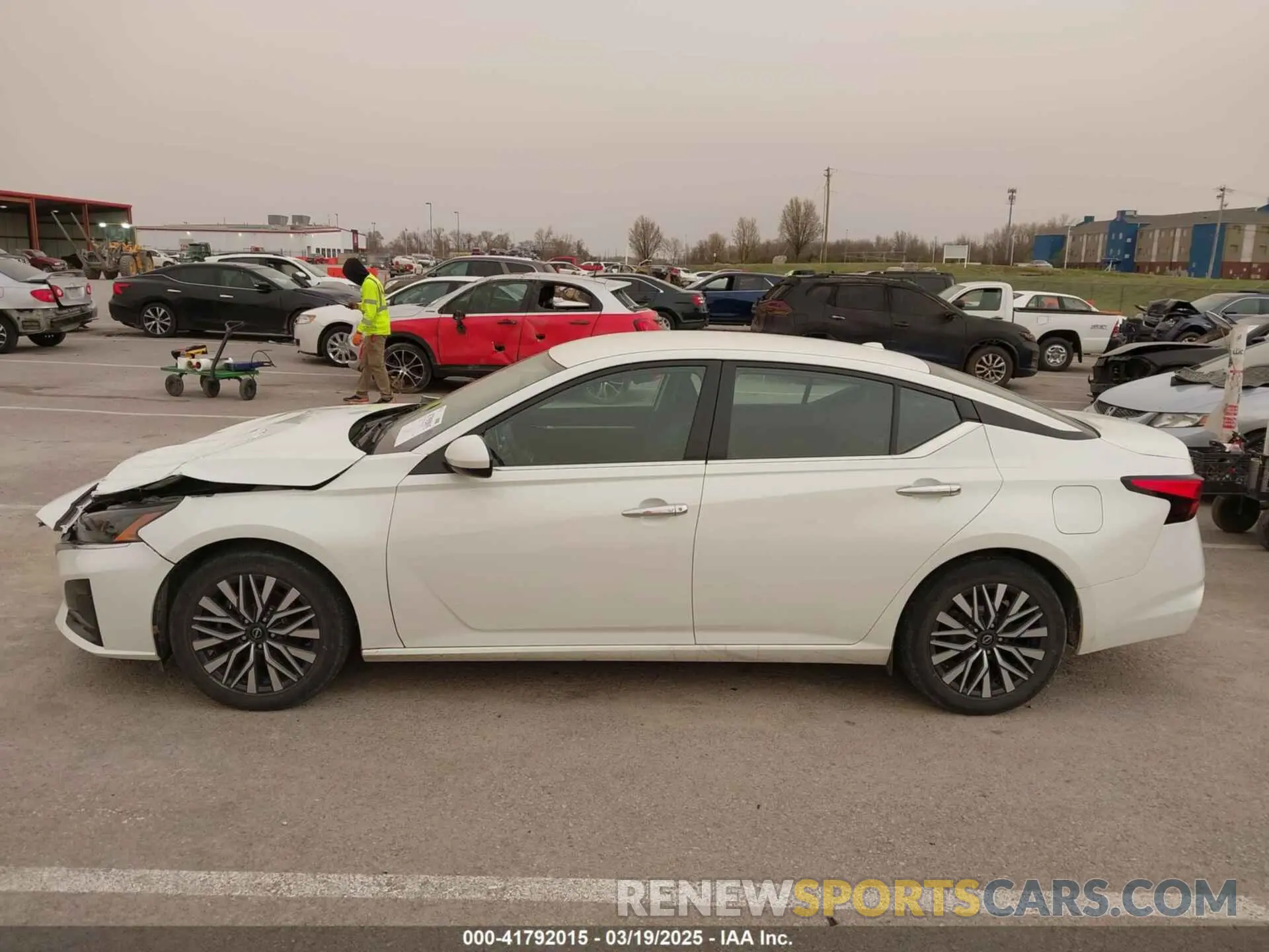 14 fotografías del automóvil dañado 1N4BL4DV9PN365342 NISSAN ALTIMA 2023