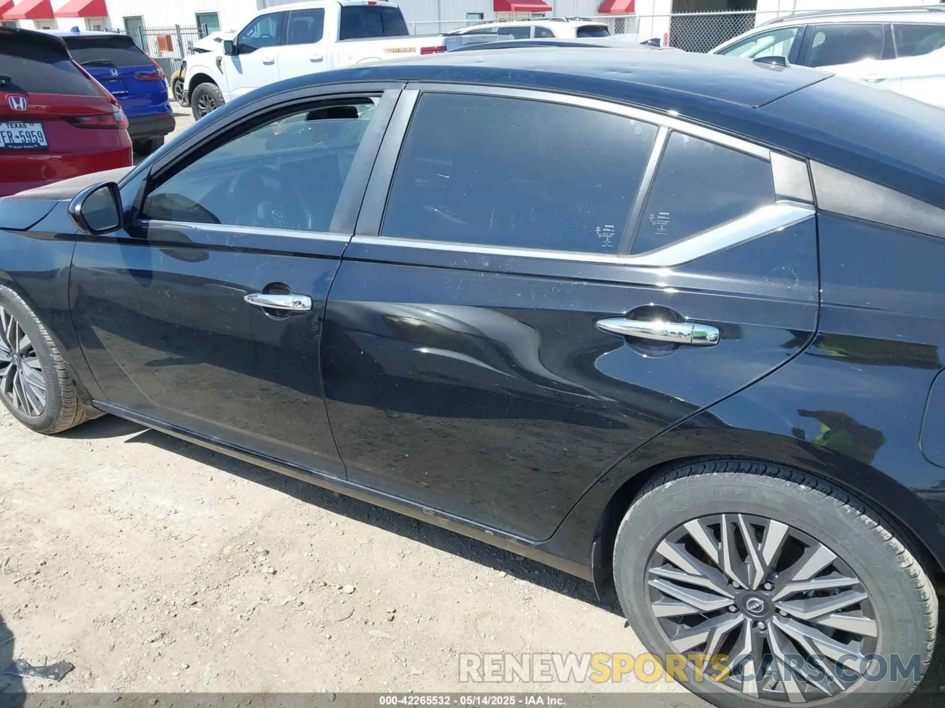 14 fotografías del automóvil dañado 1N4BL4DV9PN415950 NISSAN ALTIMA 2023