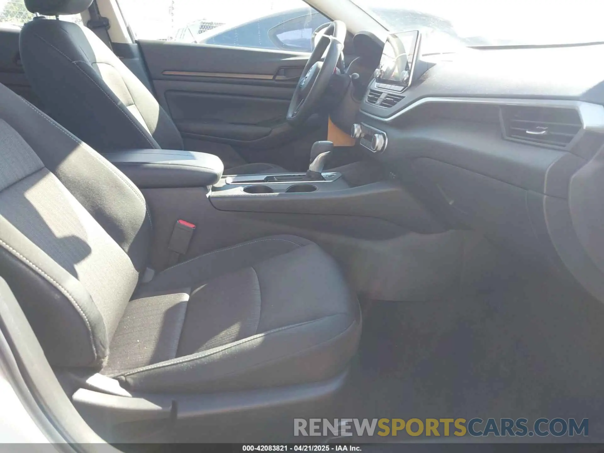5 fotografías del automóvil dañado 1N4BL4BV5SN309703 NISSAN ALTIMA 2025