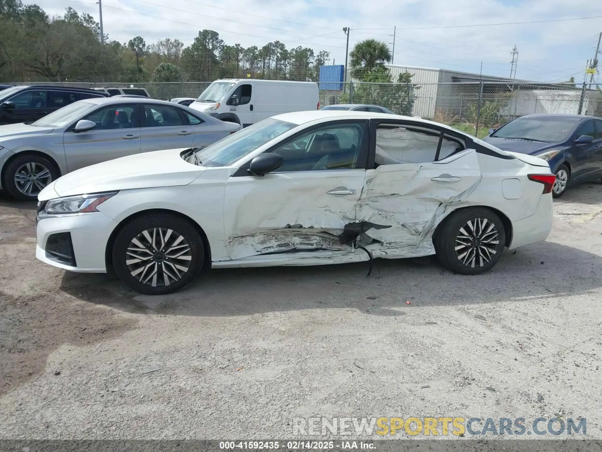 14 fotografías del automóvil dañado 1N4BL4DV1SN308559 NISSAN ALTIMA 2025