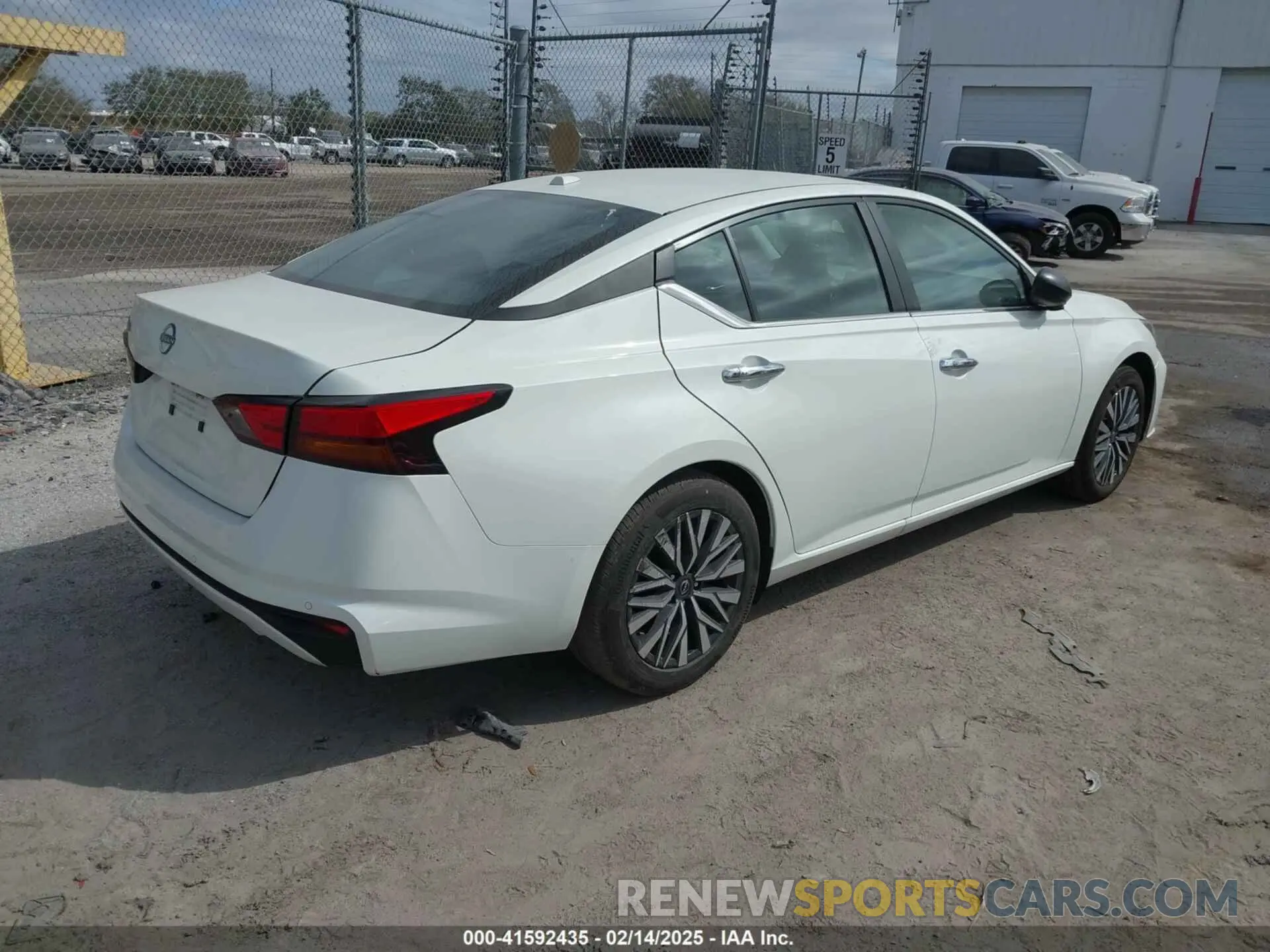 4 fotografías del automóvil dañado 1N4BL4DV1SN308559 NISSAN ALTIMA 2025